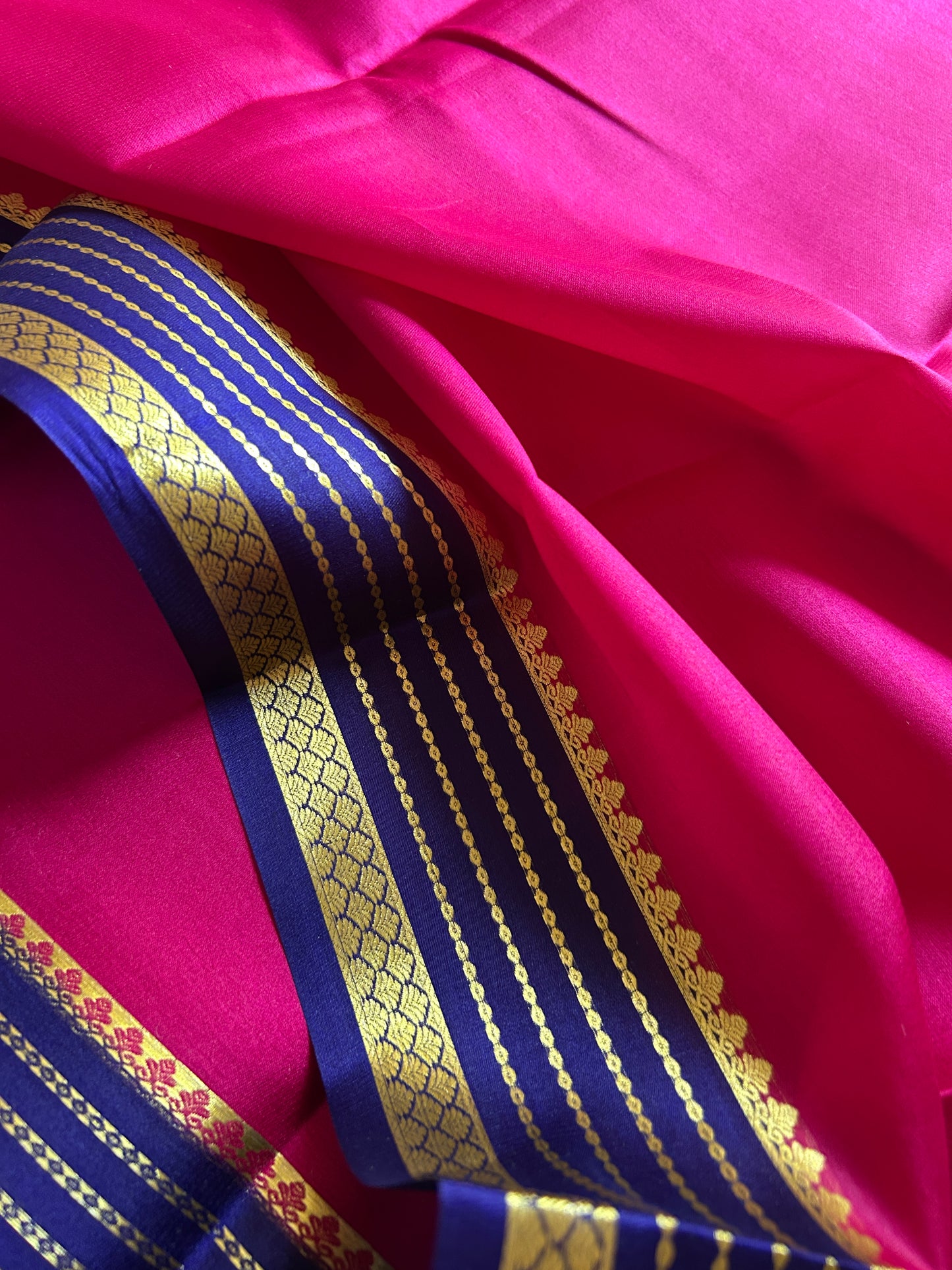 Lekhana (2D) : Pink-navy blue