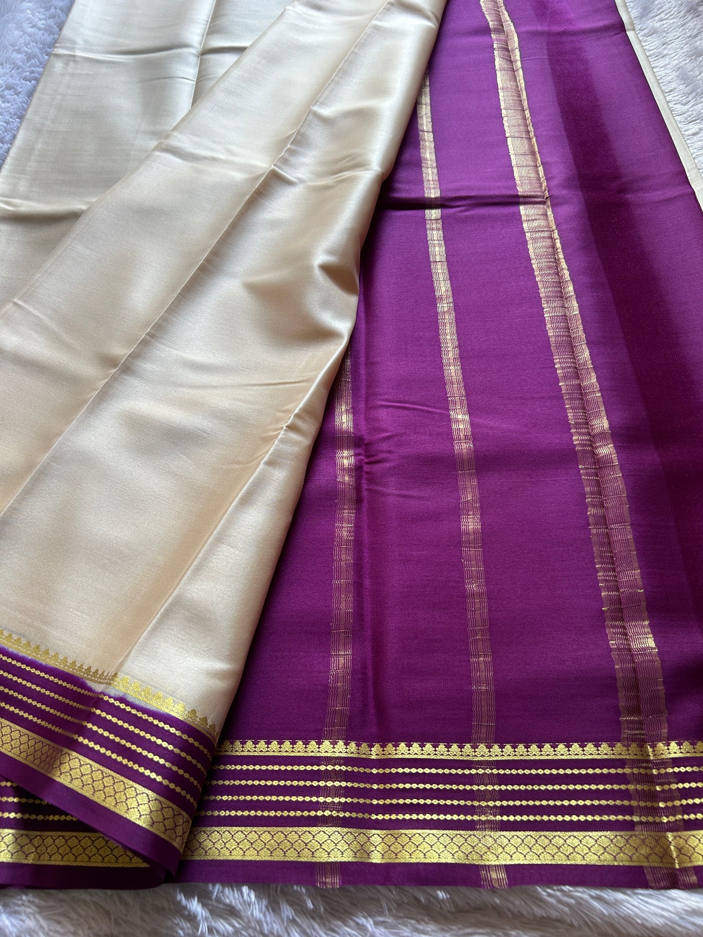 Lekhana (2D) : Off white-magenta
