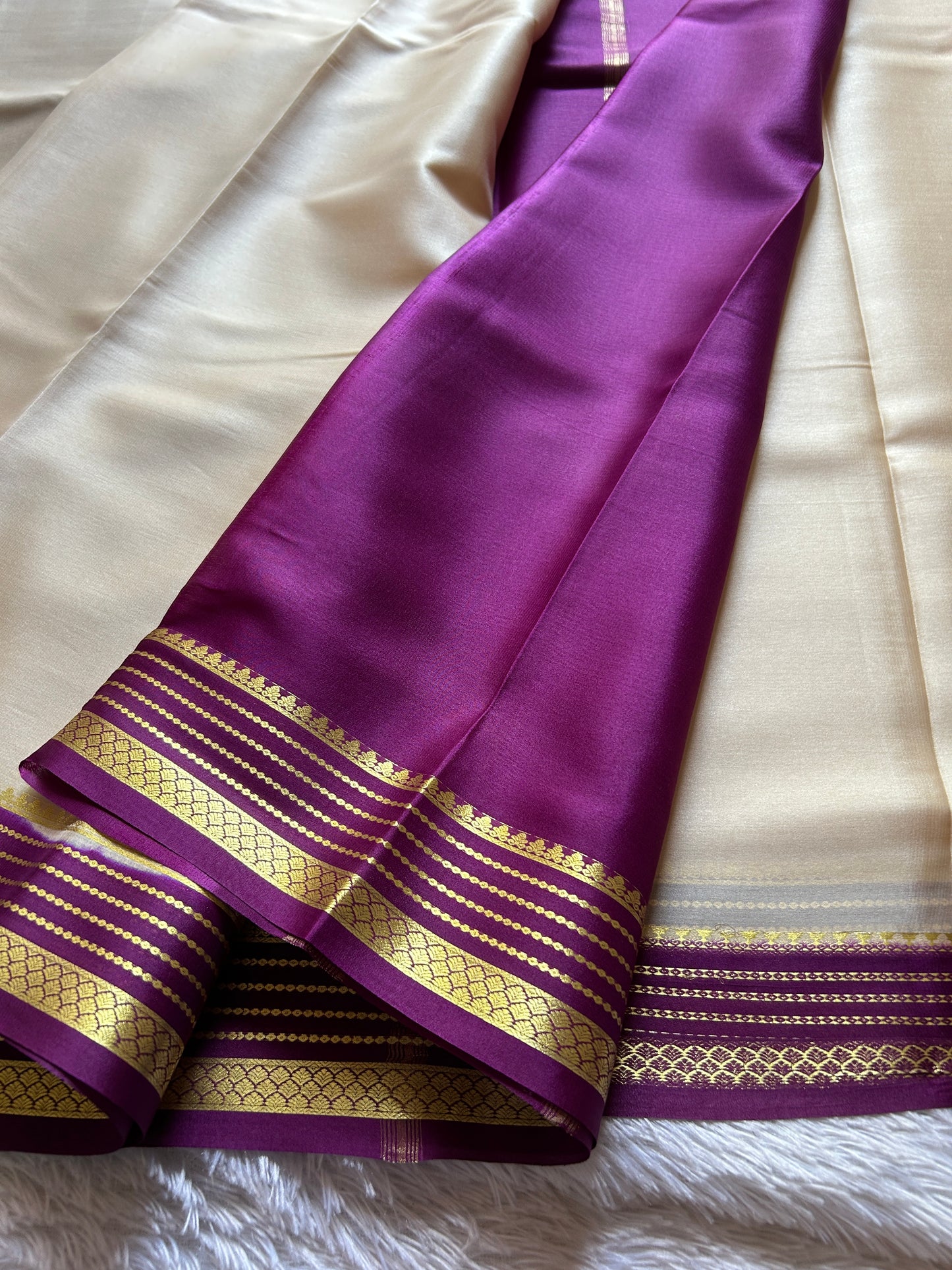 Lekhana (2D) : Off white-magenta