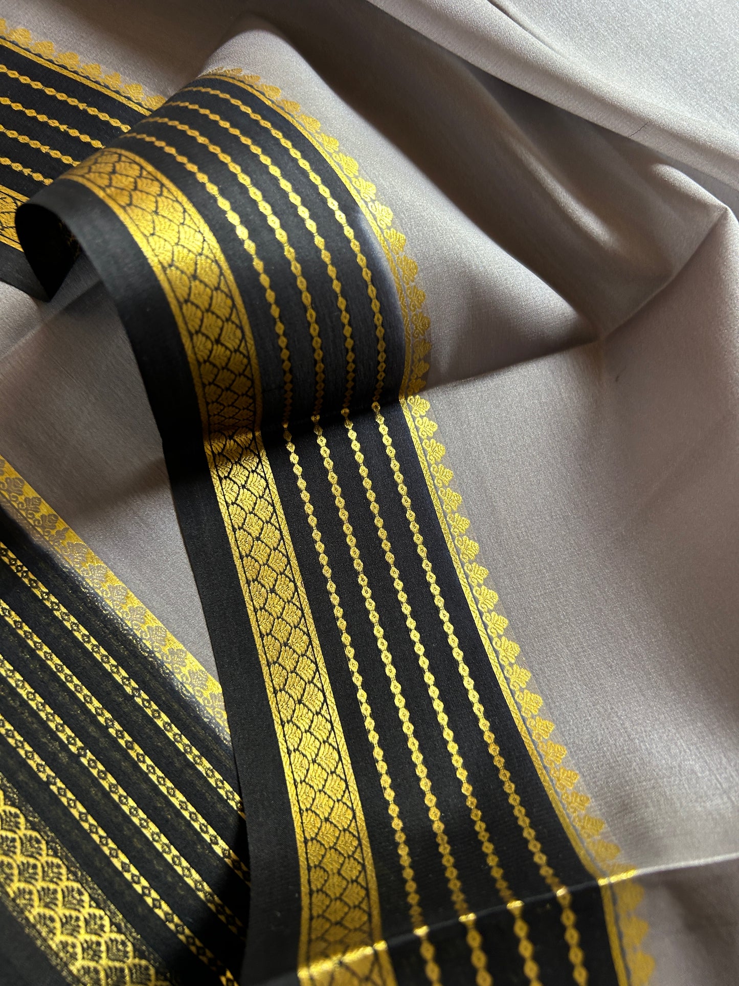 Lekhana (2D) : Grey-black