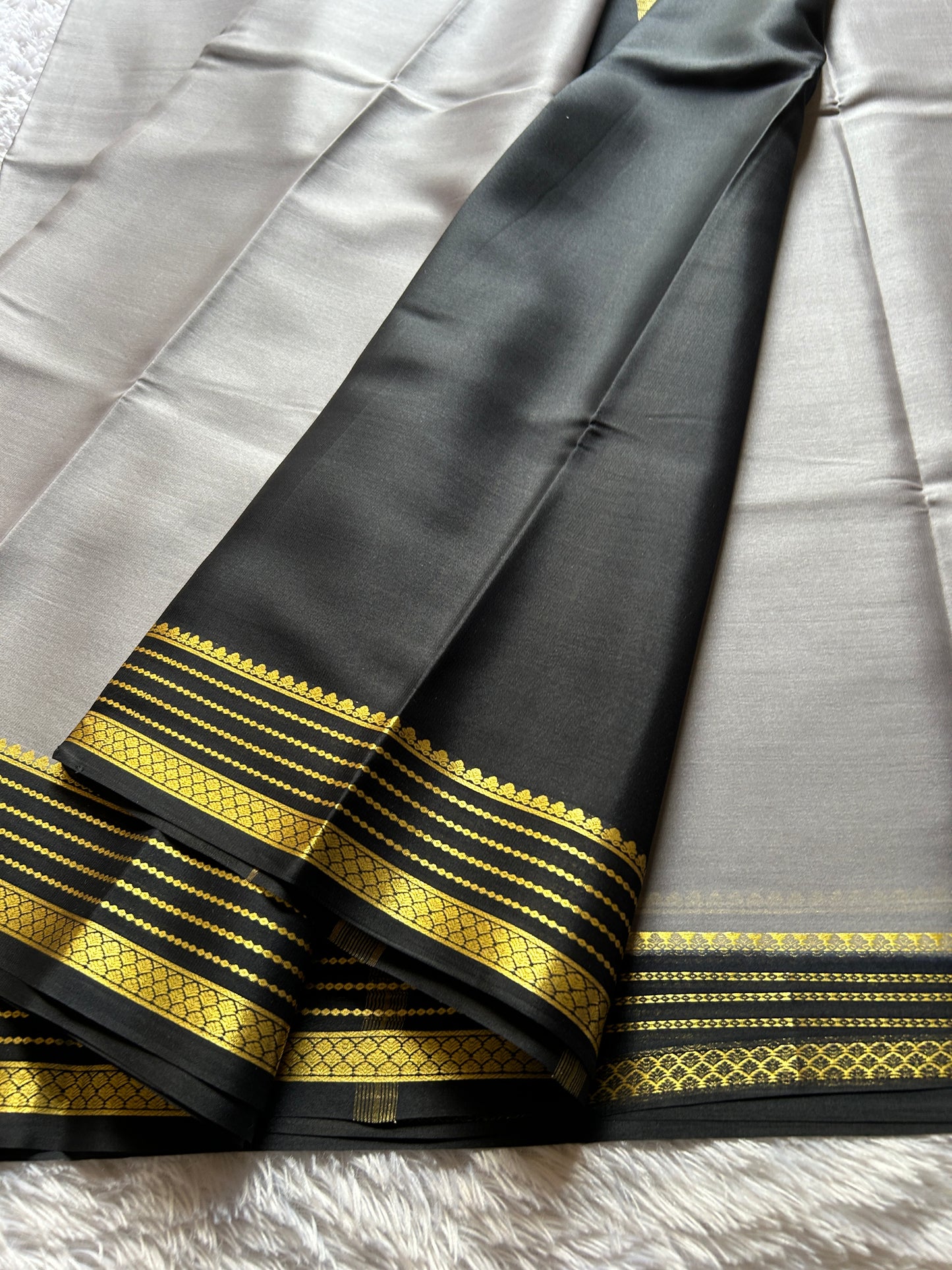 Lekhana (2D) : Grey-black