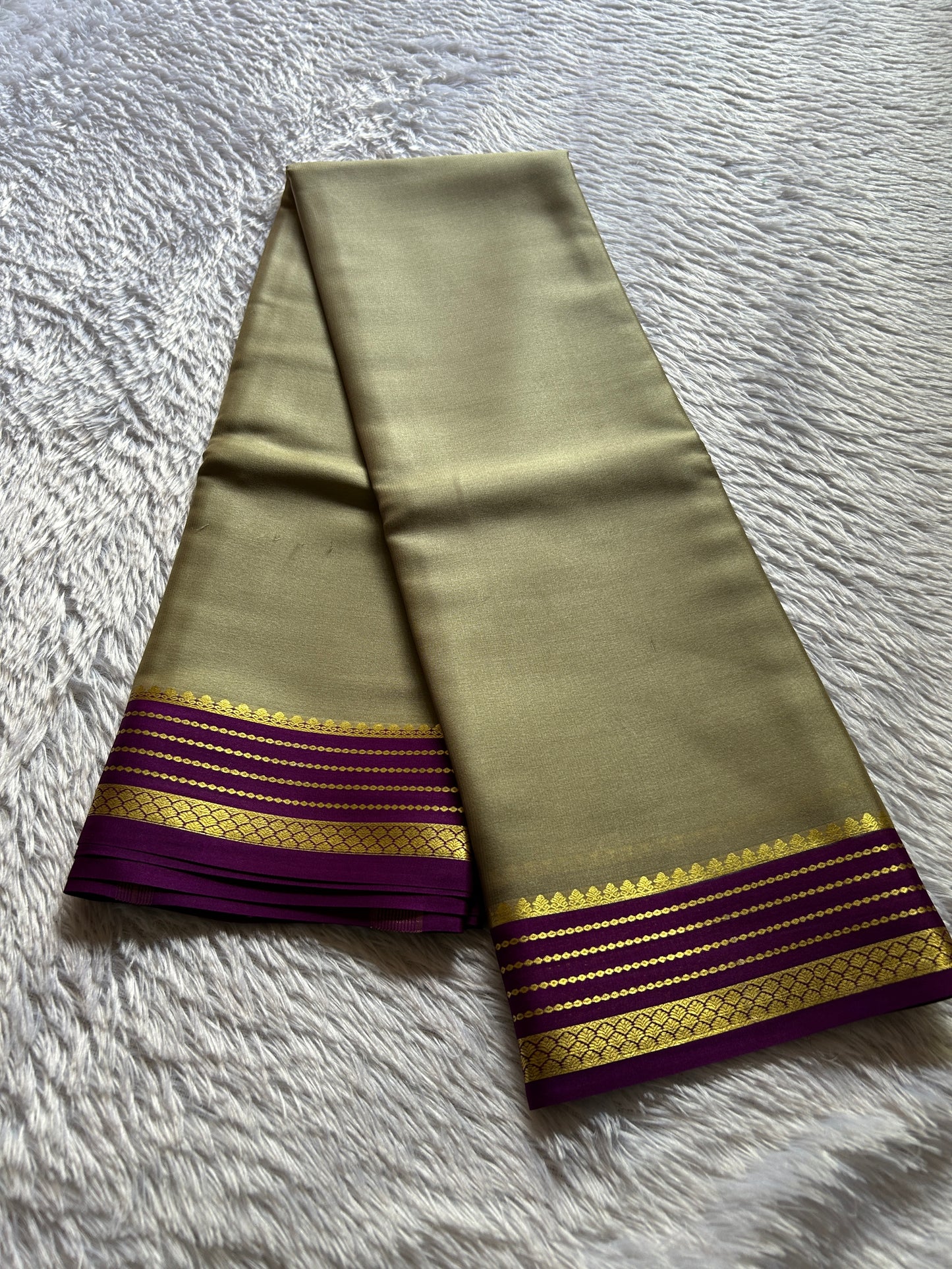 Lekhana (2D) : Light Beige-magenta
