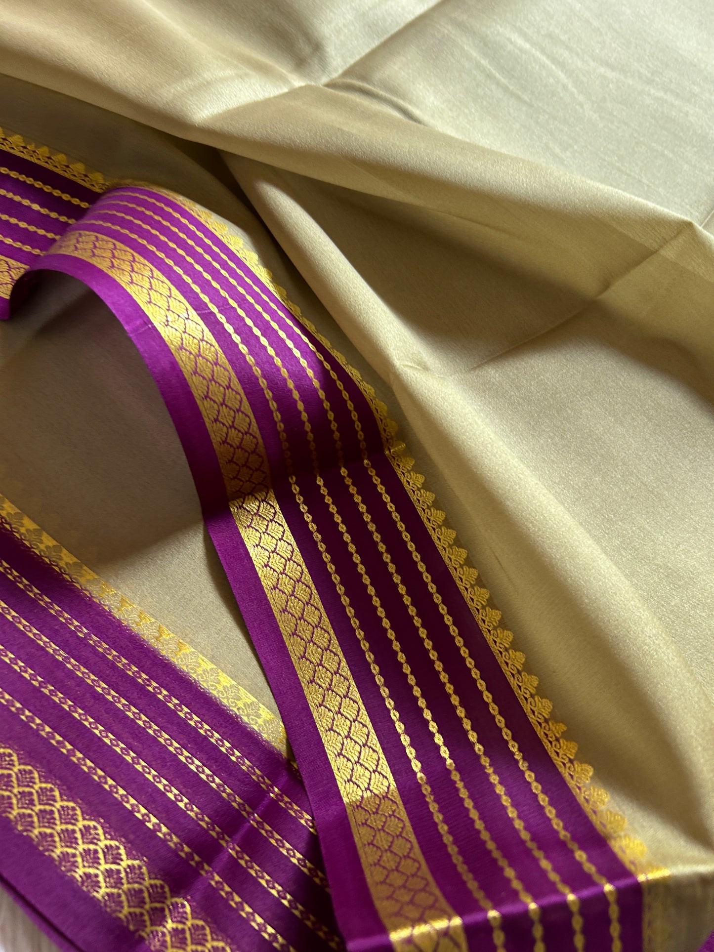 Lekhana (2D) : Light Beige-magenta