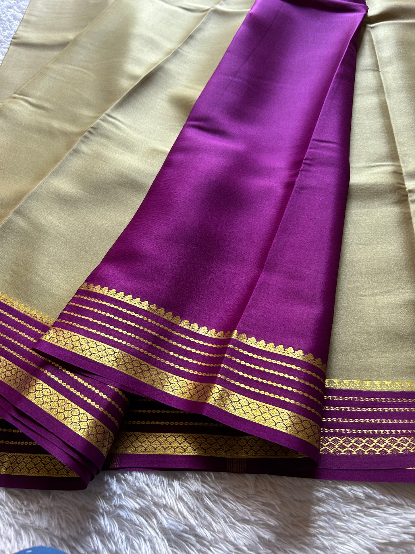 Lekhana (2D) : Light Beige-magenta