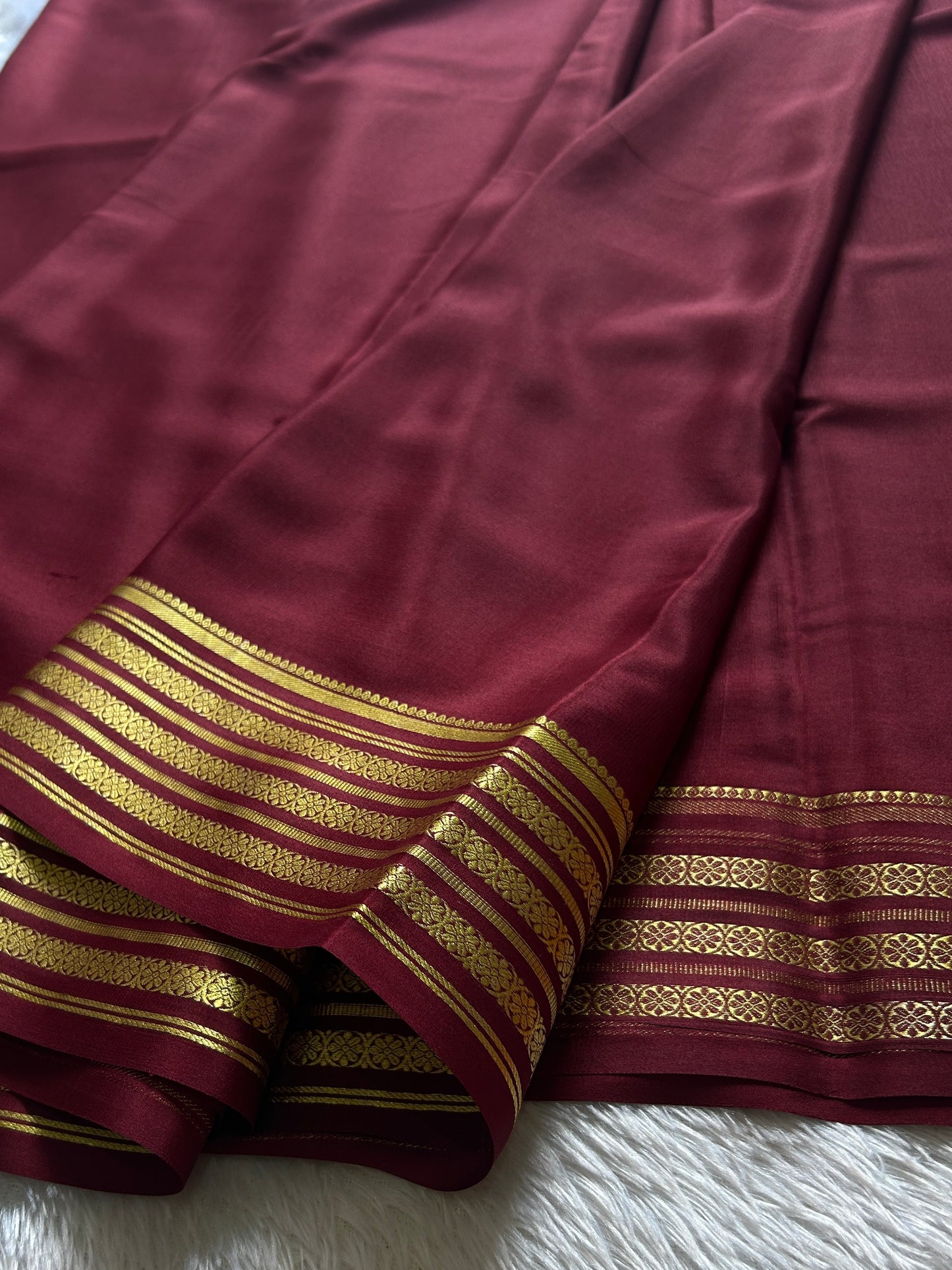 Pushpa : Solid maroon