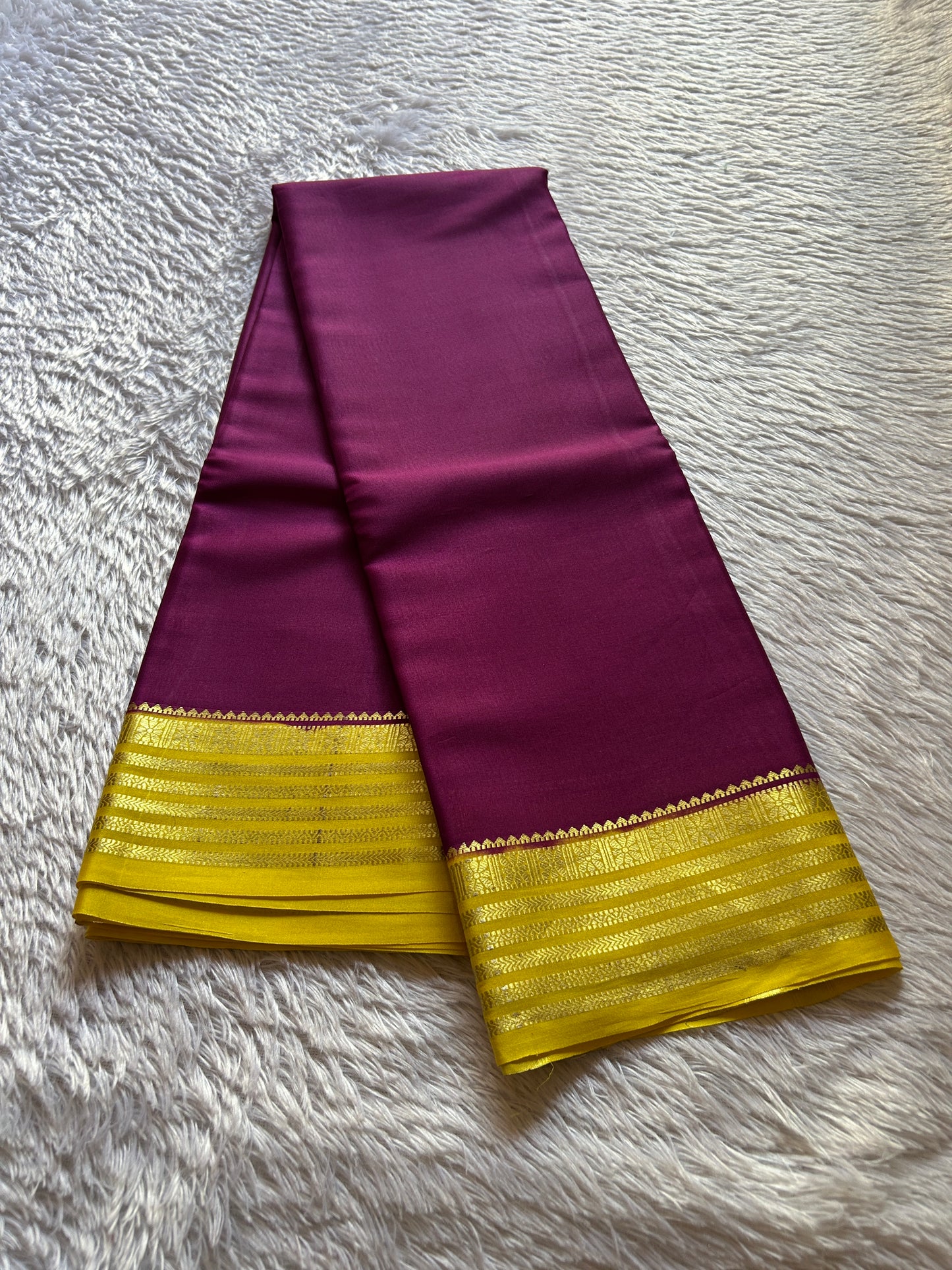 Nayana (2D) : Wine-yellow