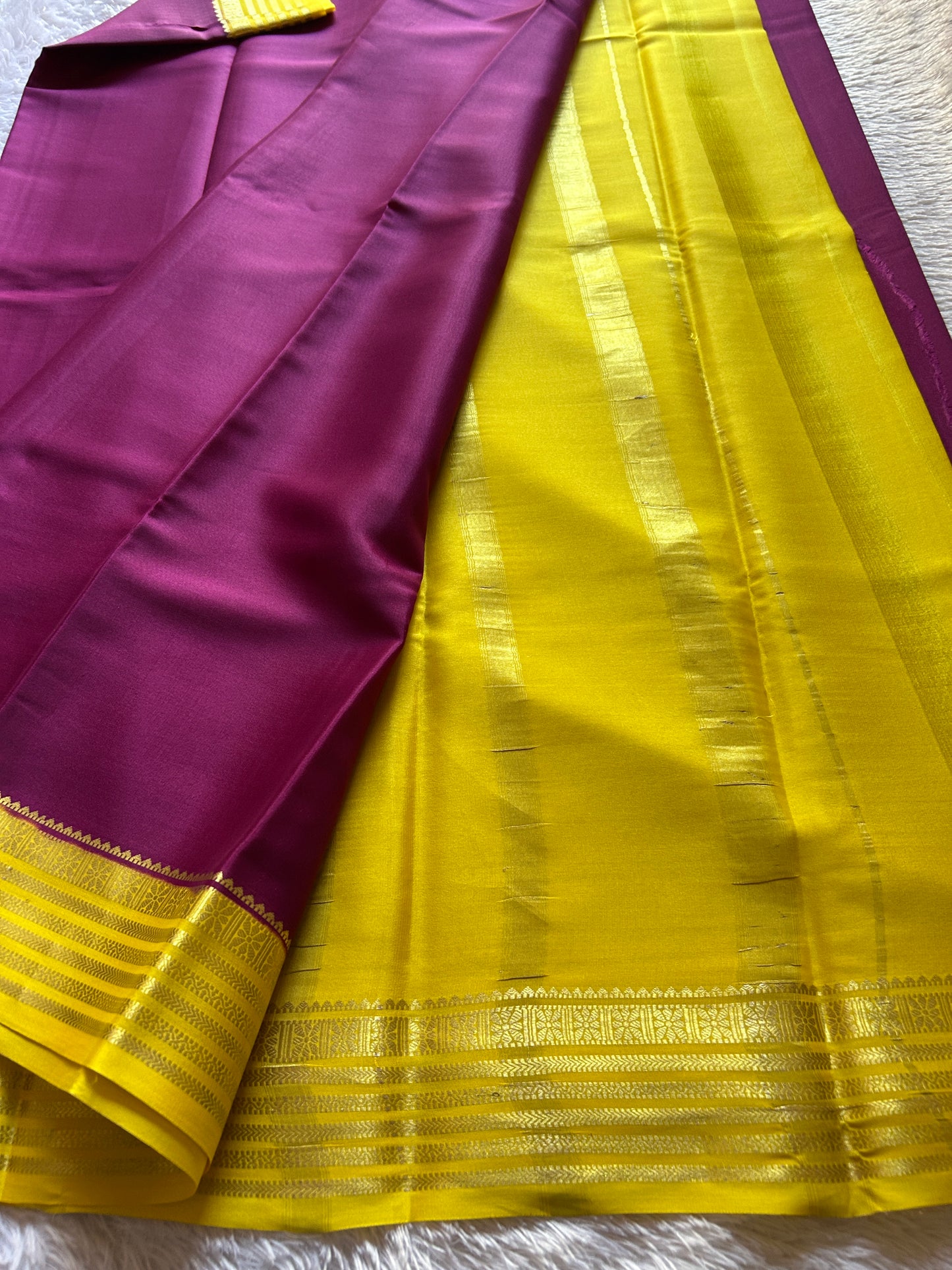 Nayana (2D) : Wine-yellow