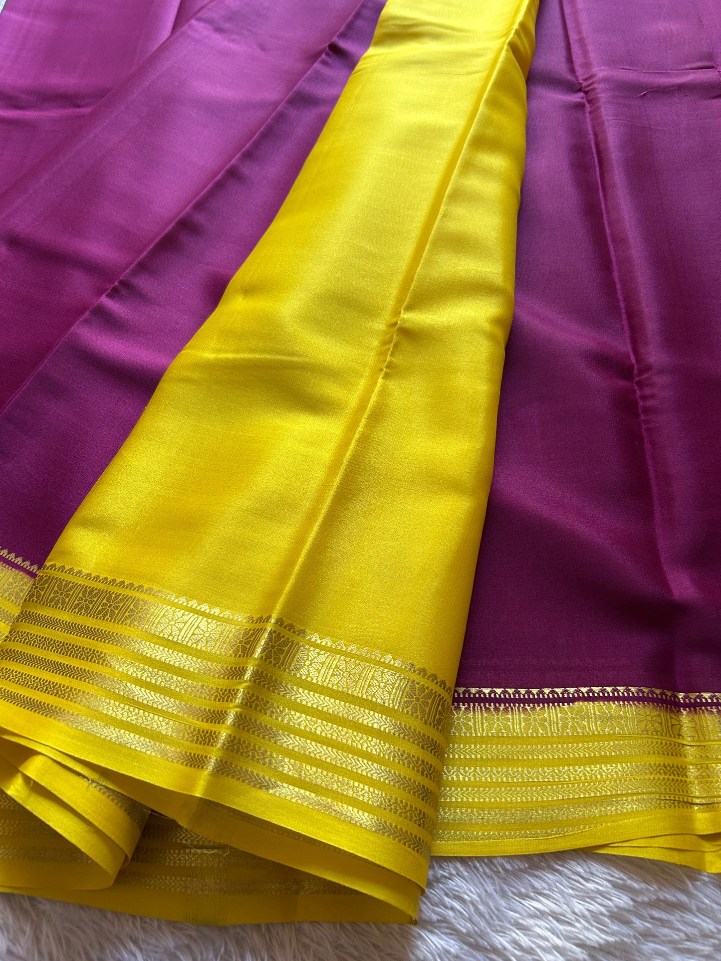 Nayana (2D) : Wine-yellow