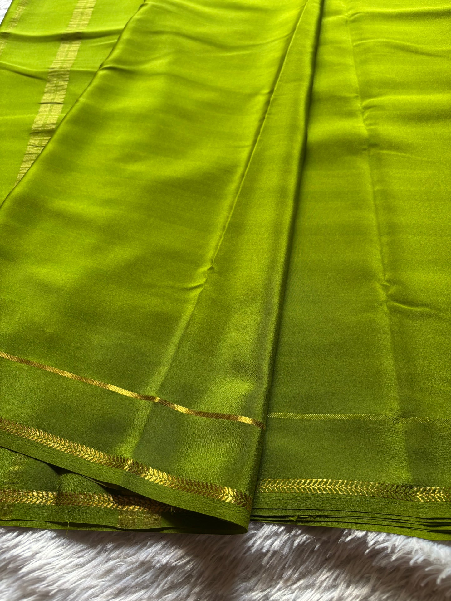 Vinaya : Solid Mehendi green