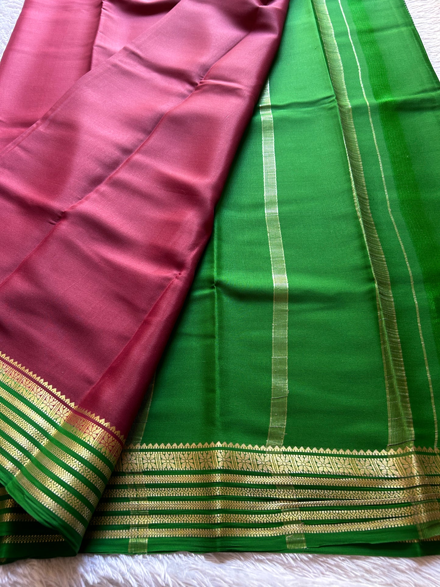 Nayana (2D) : Maroon-emerald green