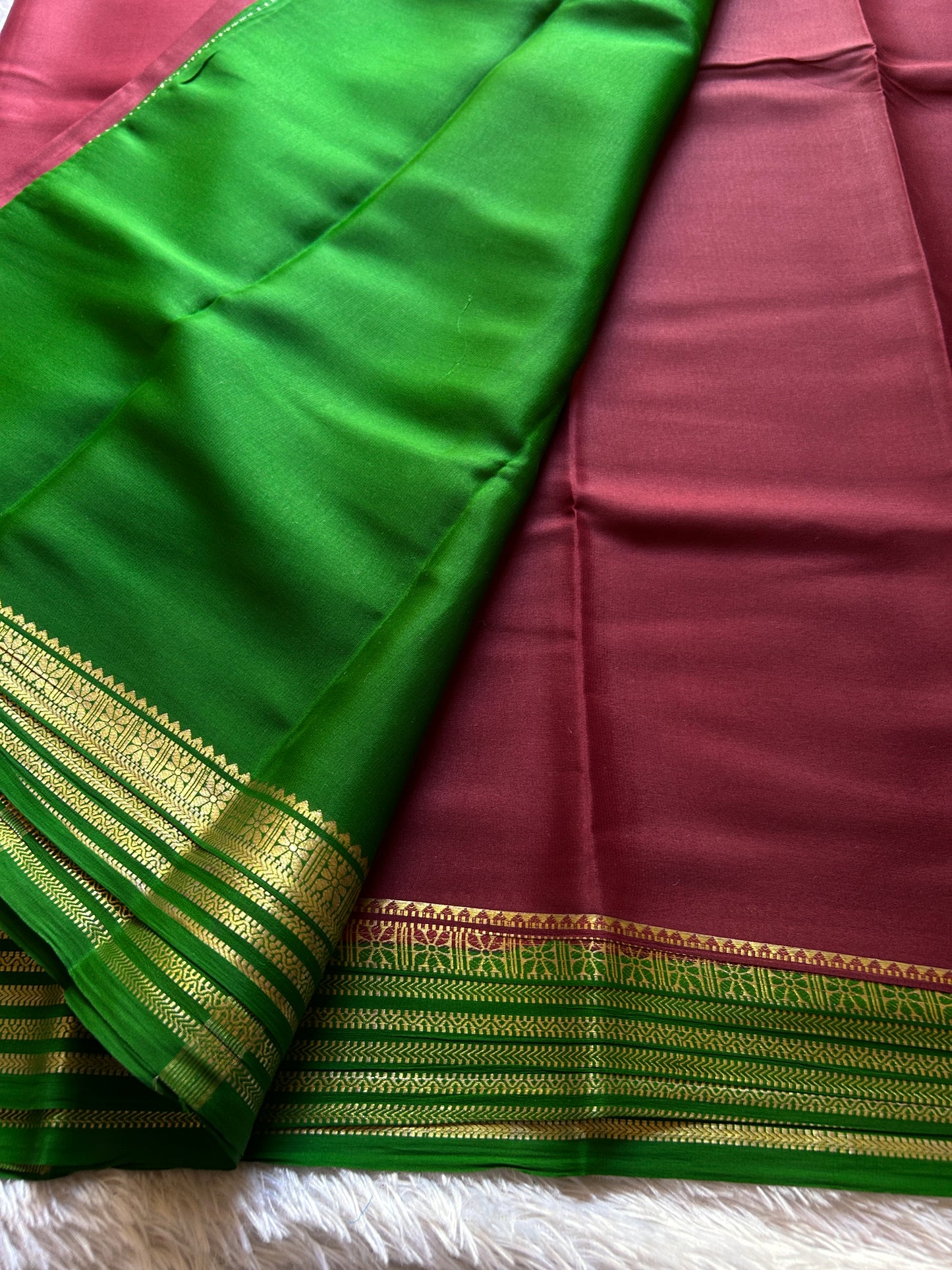 Nayana (2D) : Maroon-emerald green