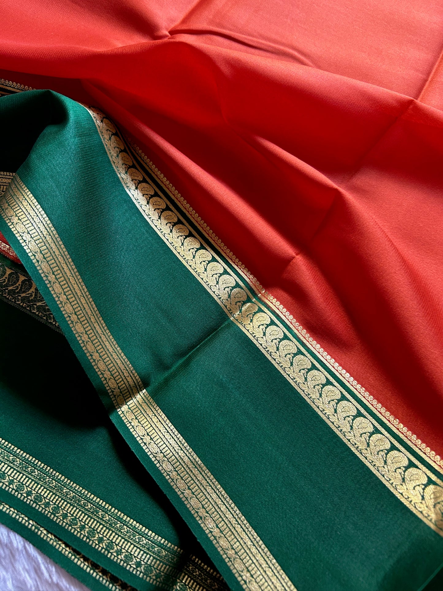 Arathi (2D) : Dark orange-bottle green