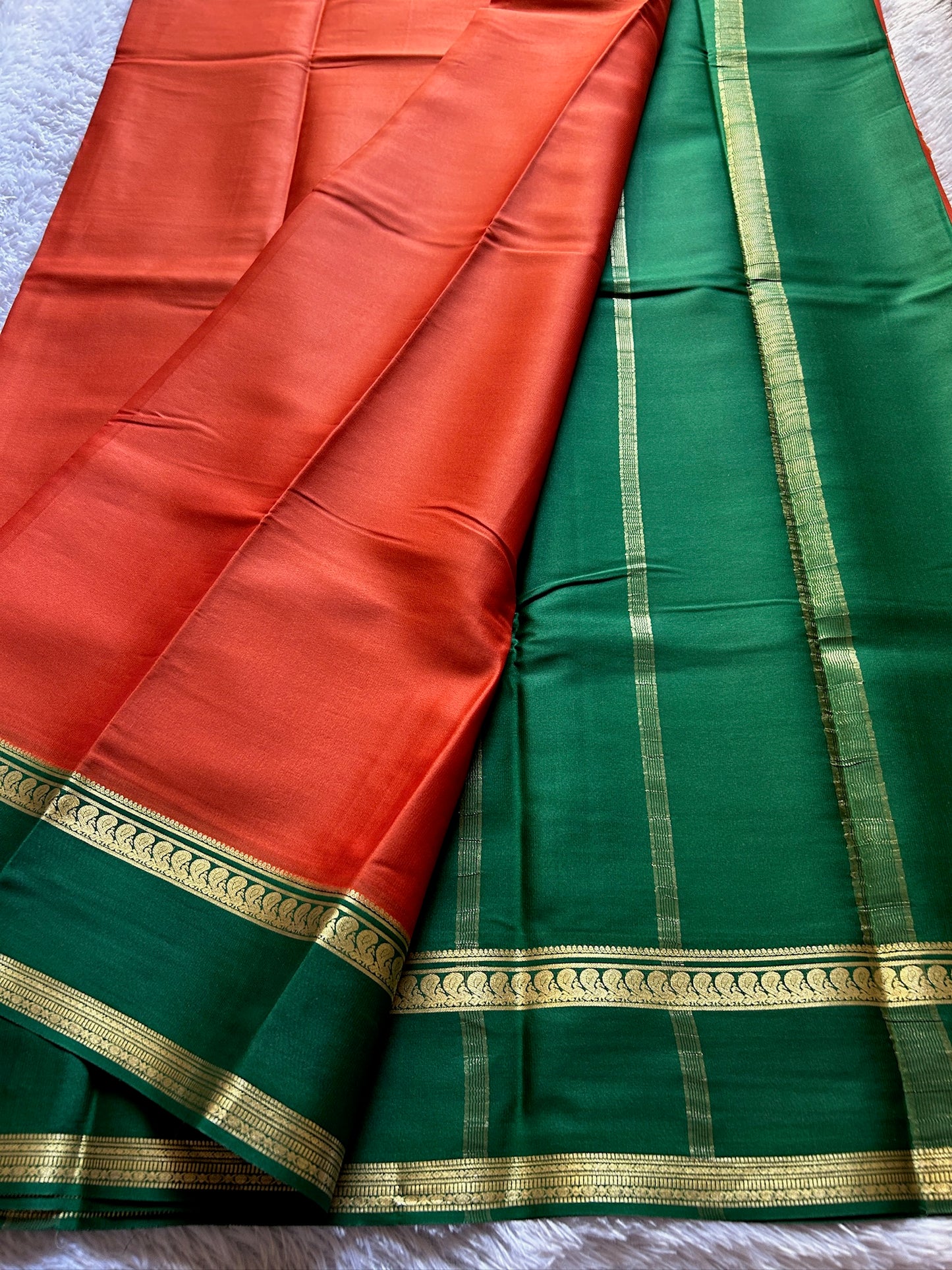 Arathi (2D) : Dark orange-bottle green
