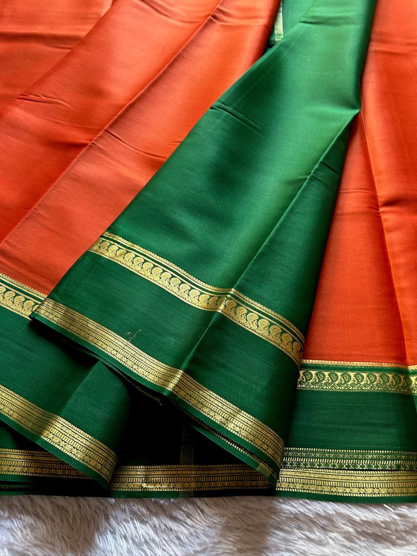 Arathi (2D) : Dark orange-bottle green