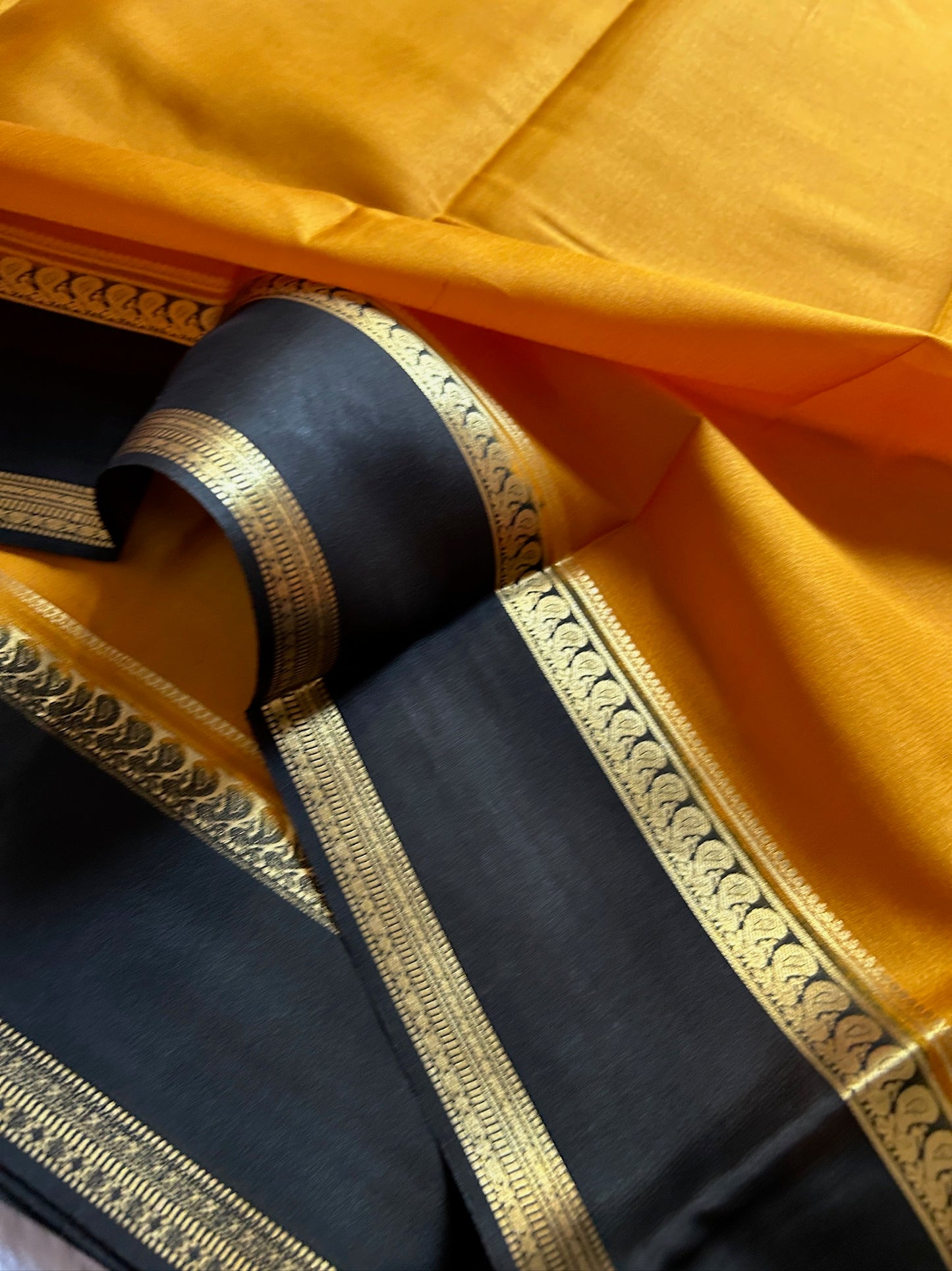 Arathi (2D) : Golden yellow-black