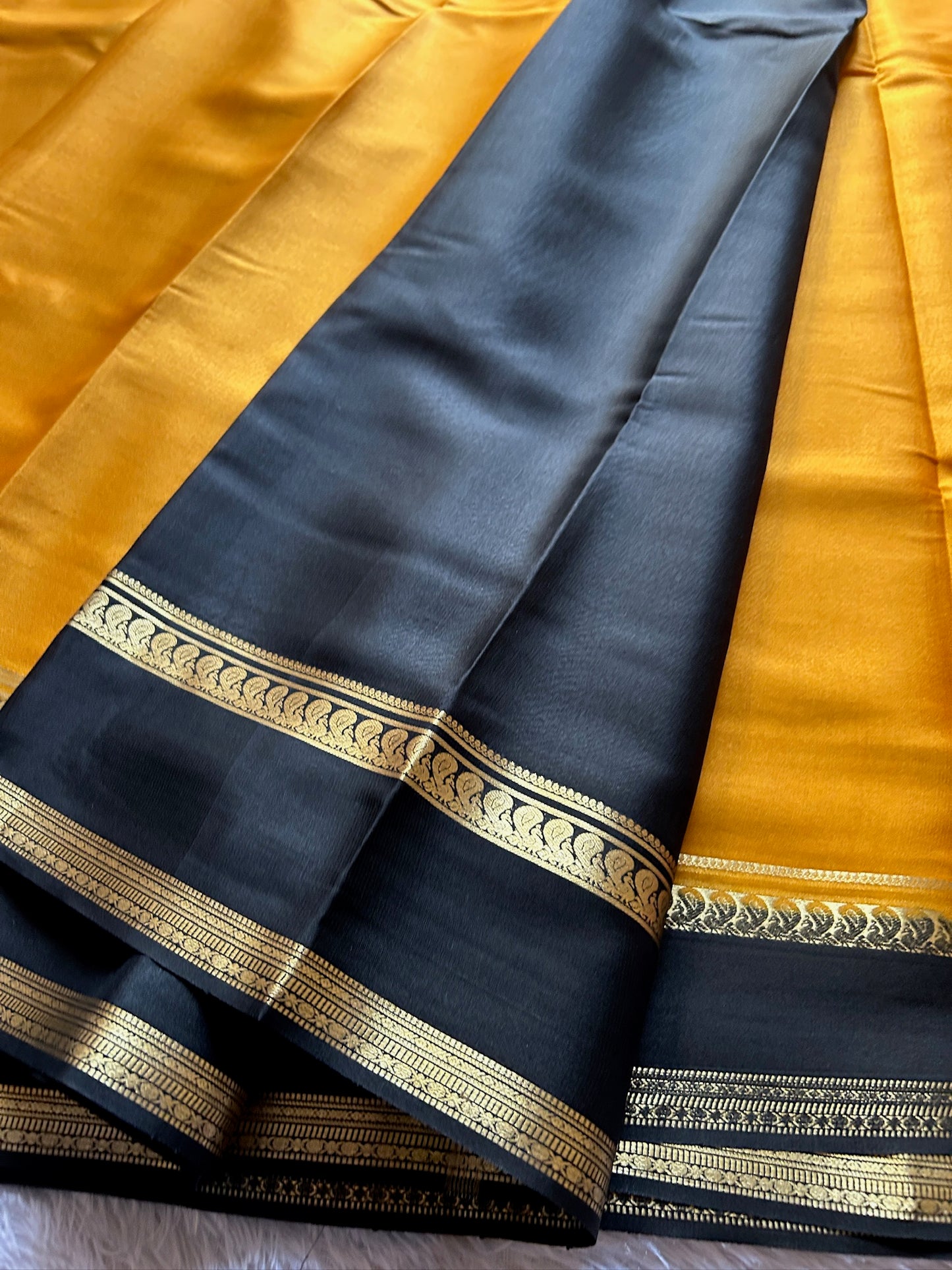 Arathi (2D) : Golden yellow-black