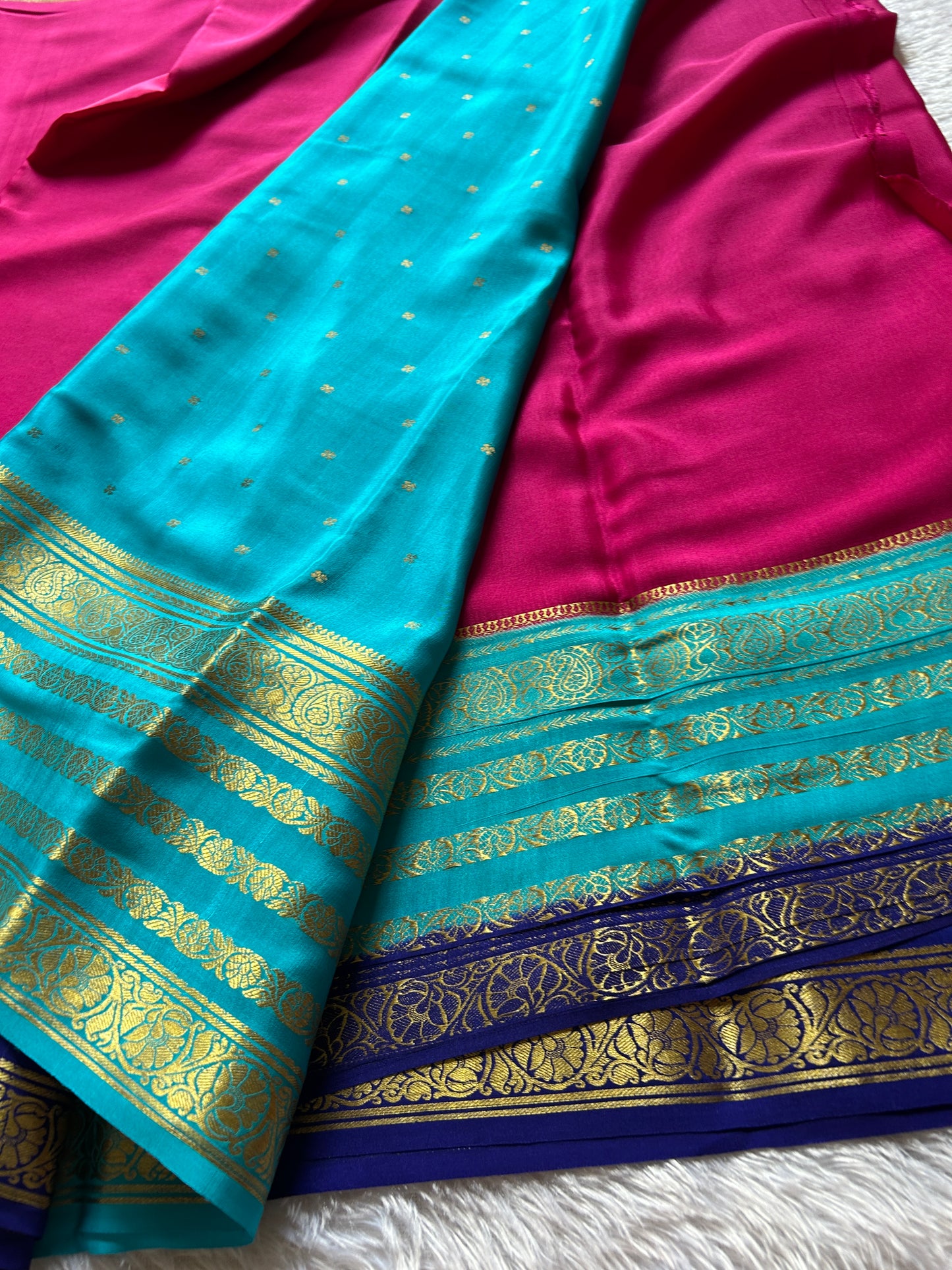 Bindu (3D) : dark pink-ananda blue-navy blue