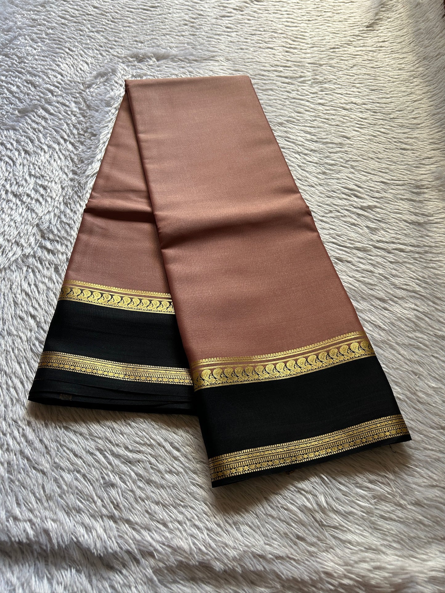 Arathi (2D) : Light peach-black