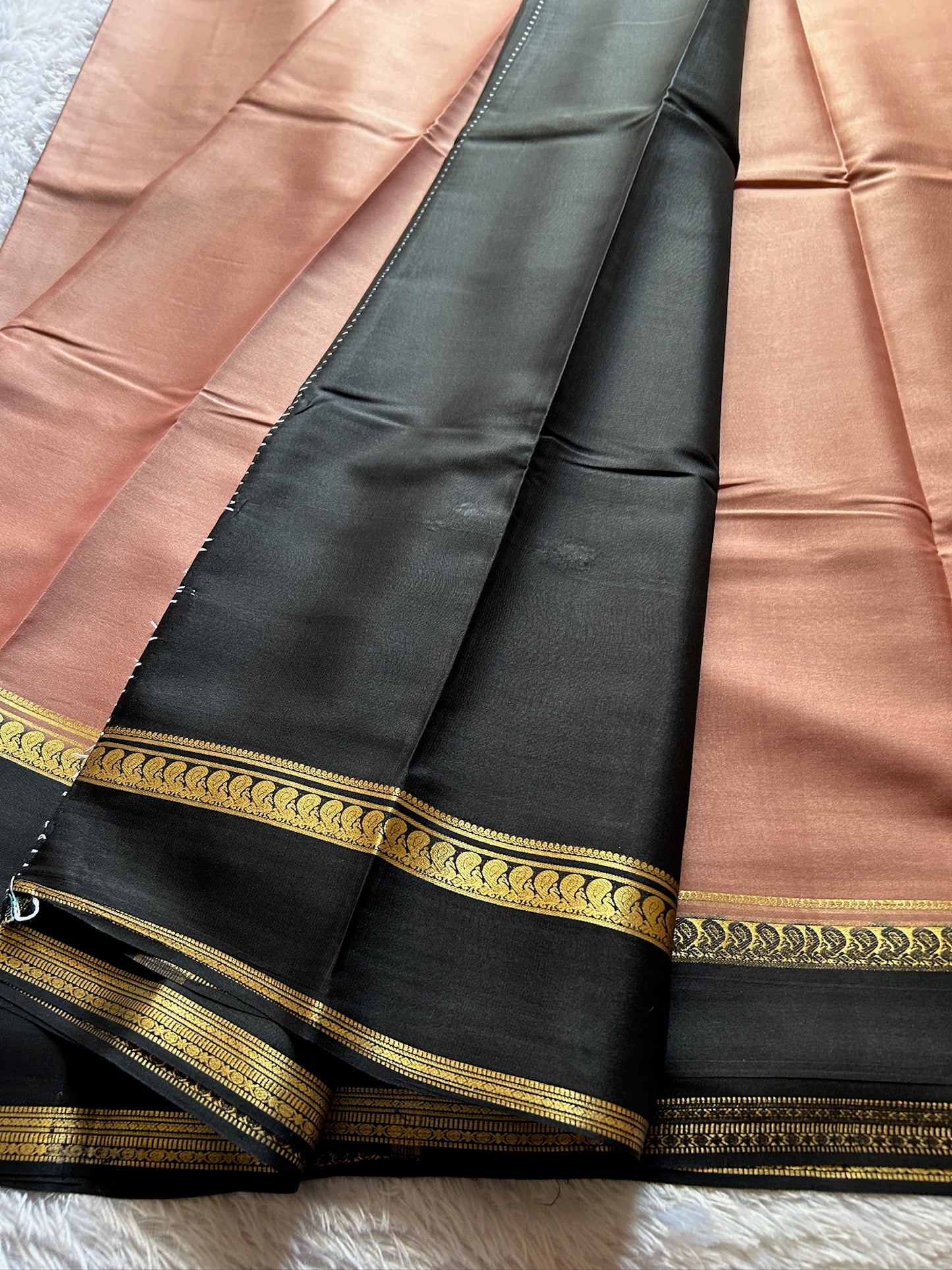 Arathi (2D) : Light peach-black