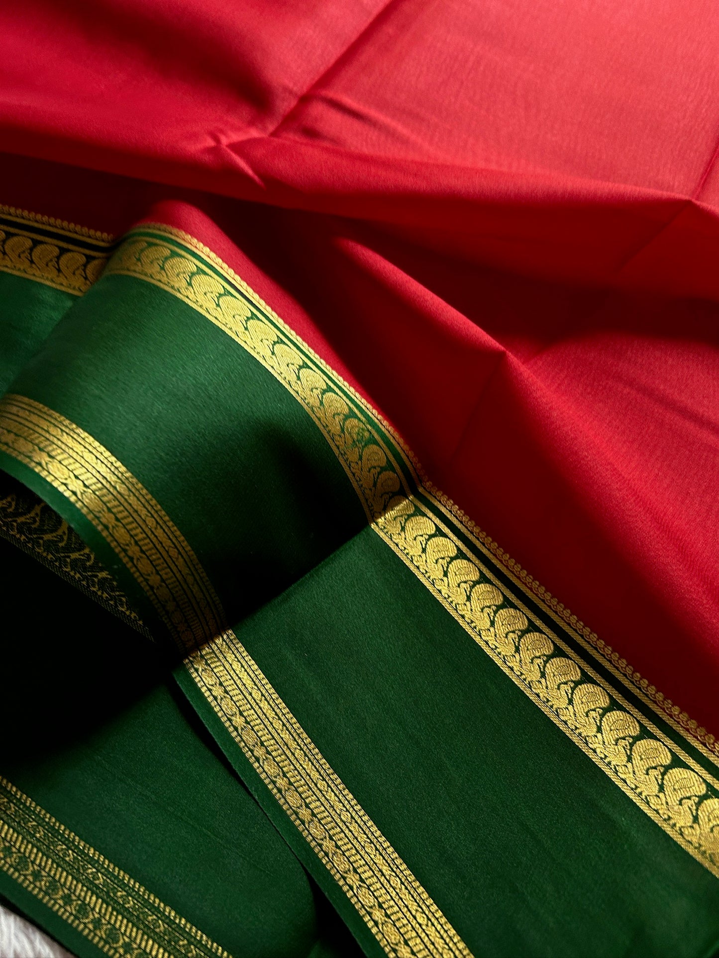 Arathi (2D) : Red-bottle green