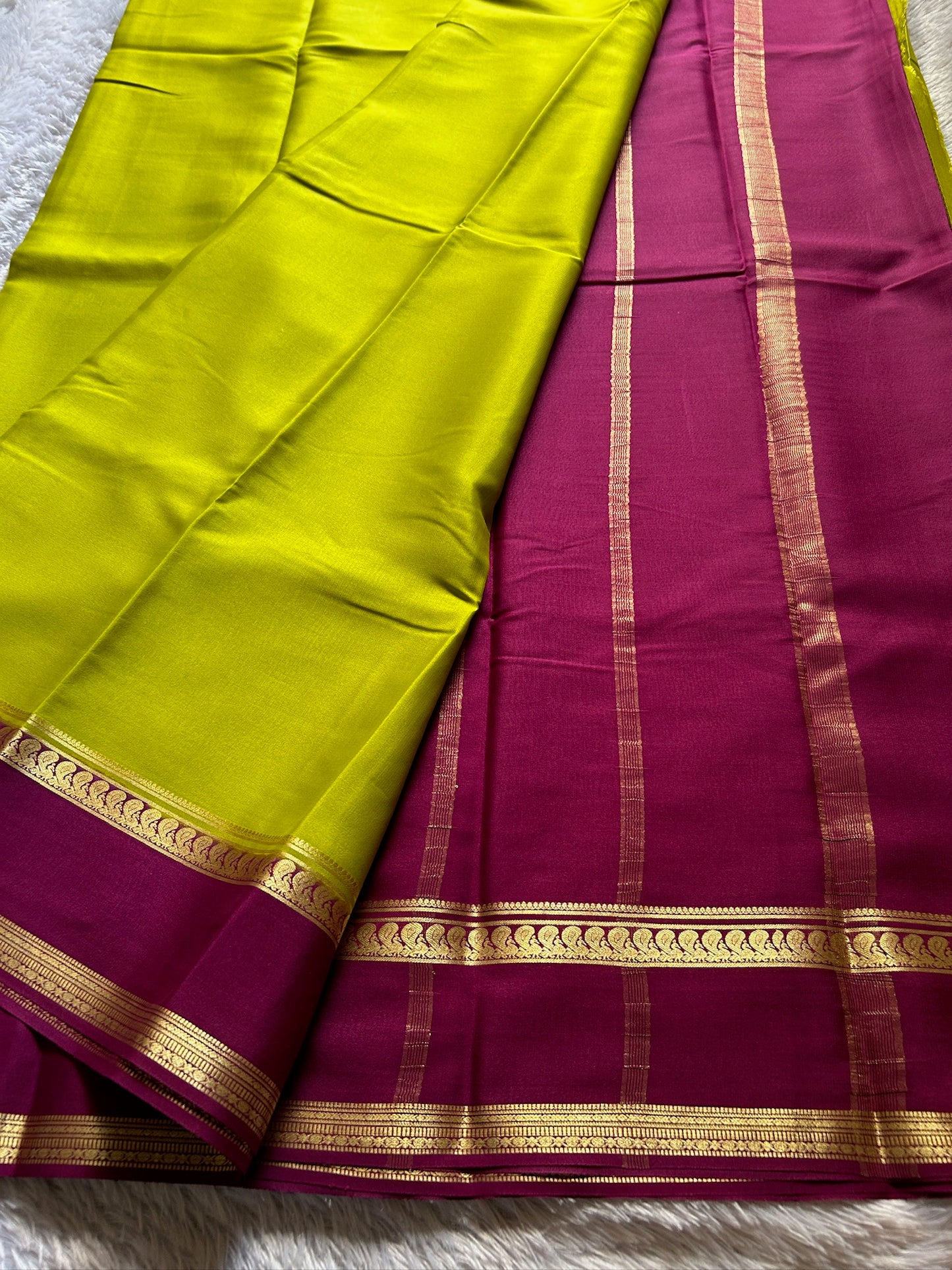 Arathi (2D) : Olive green-magenta