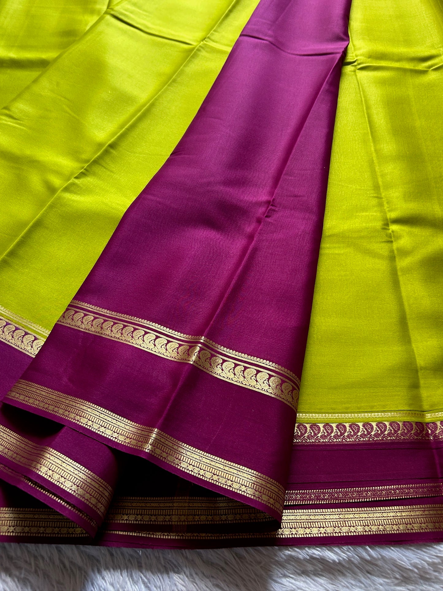 Arathi (2D) : Olive green-magenta