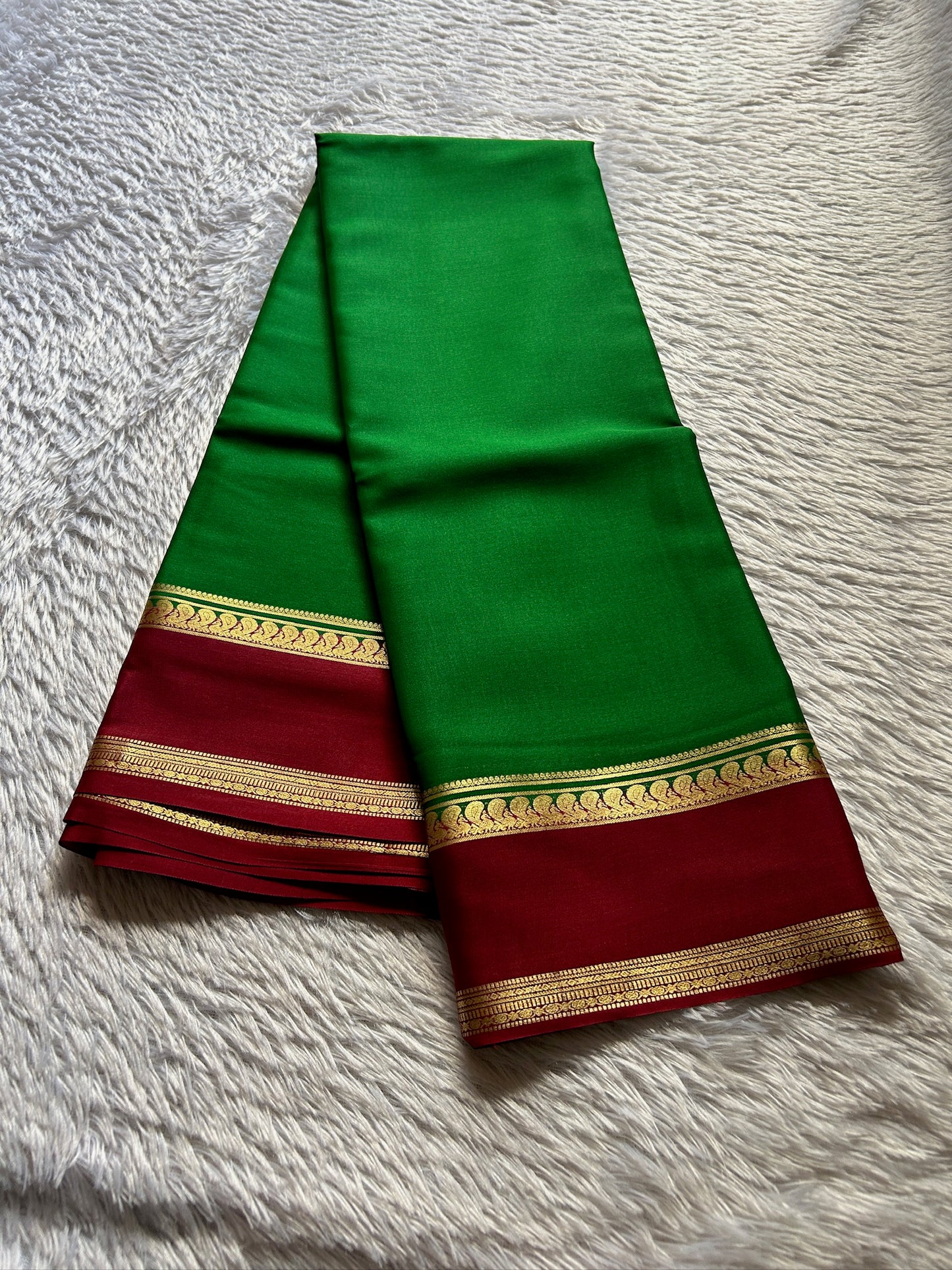 Arathi (2D) : Bottle green-red