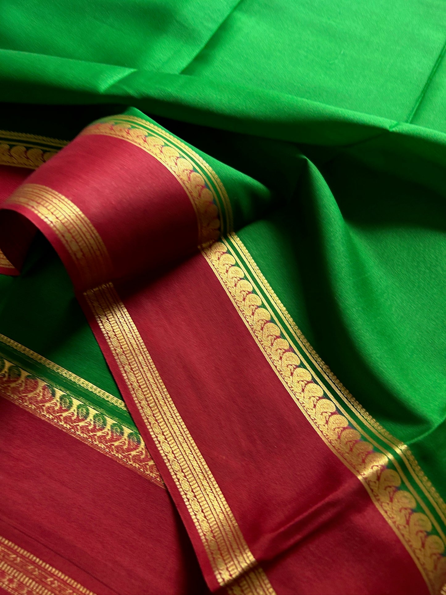 Arathi (2D) : Bottle green-red