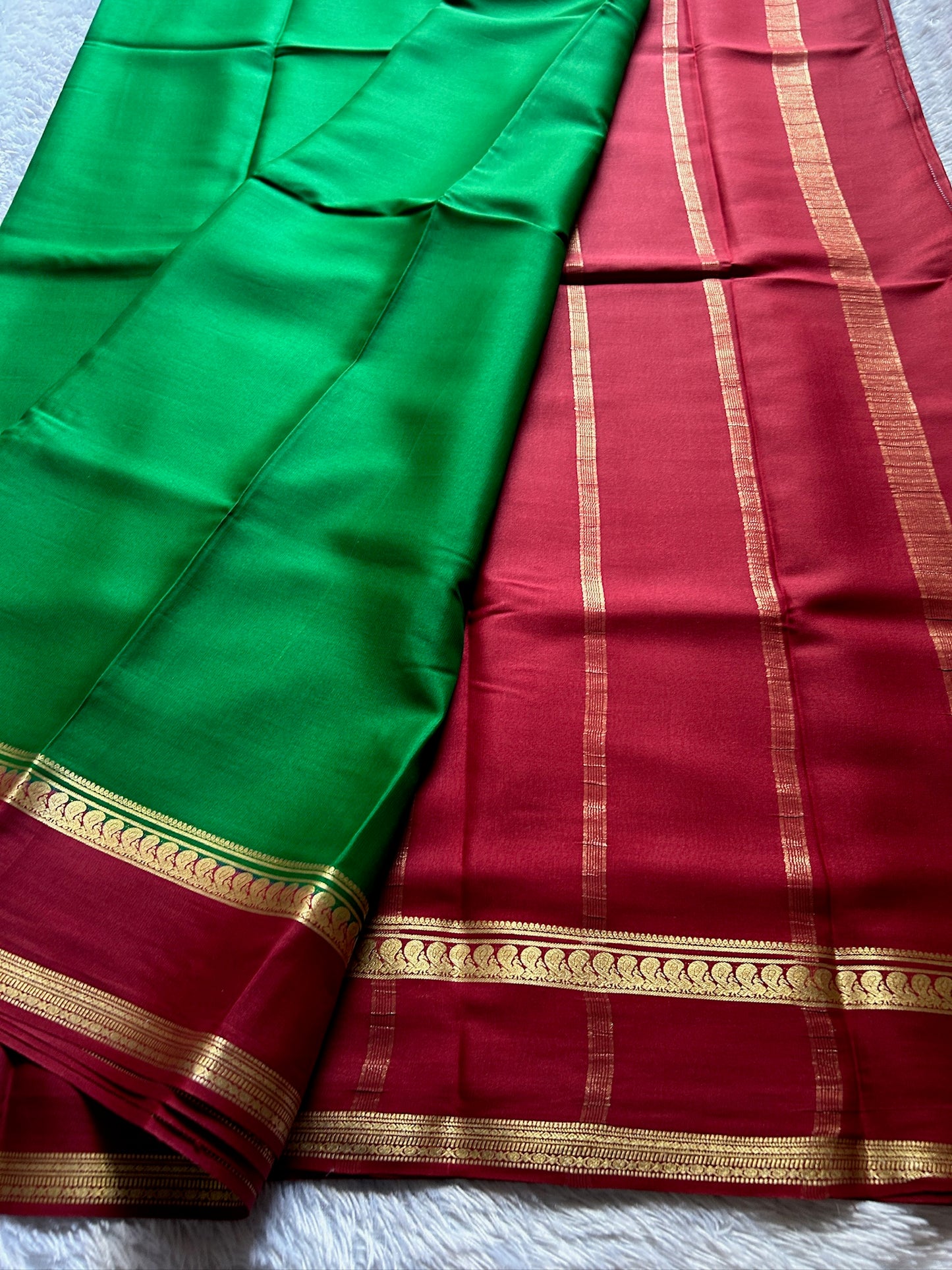 Arathi (2D) : Bottle green-red