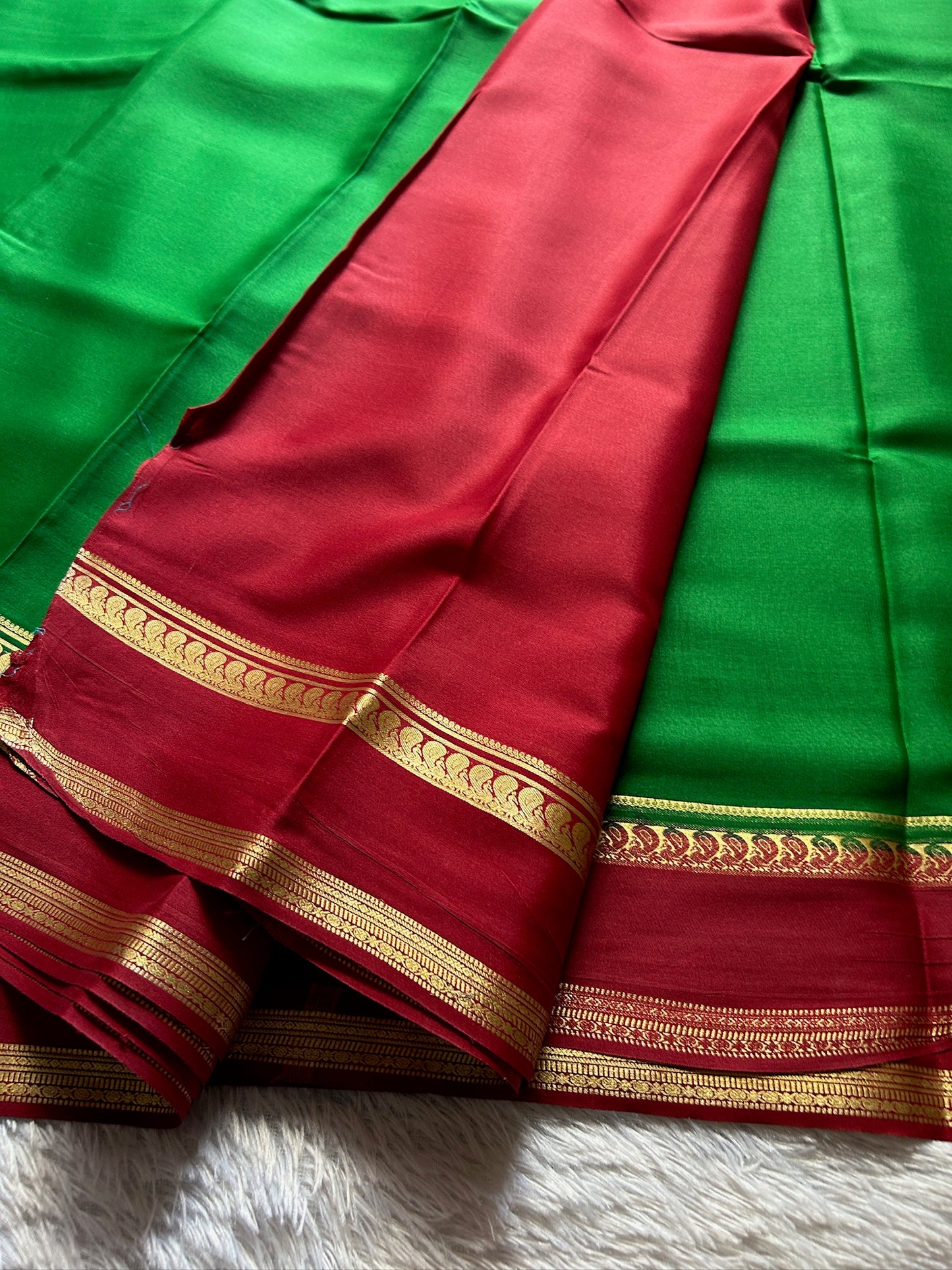 Arathi (2D) : Bottle green-red