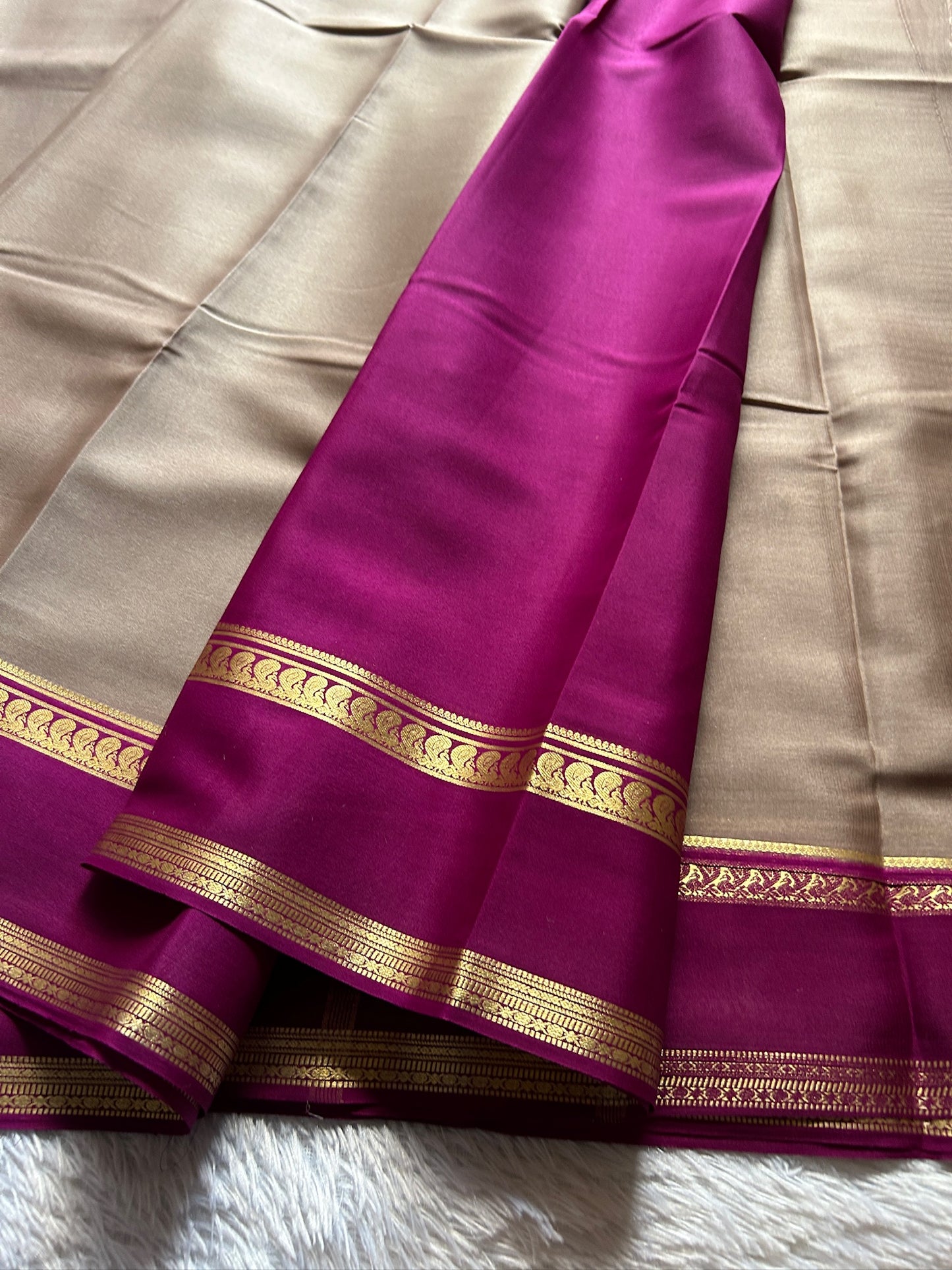 Arathi (2D) : Dark beige-magenta