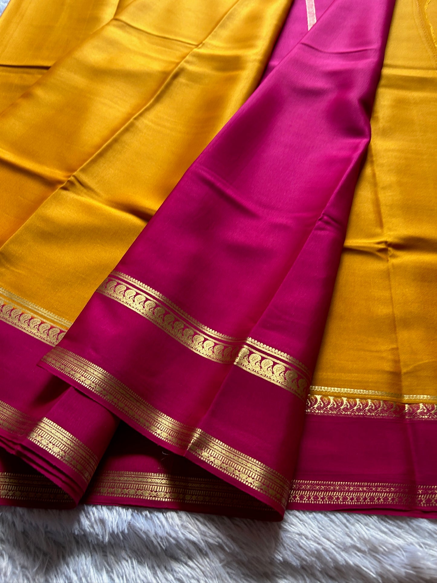 Arathi (2D) : Golden yellow-pink
