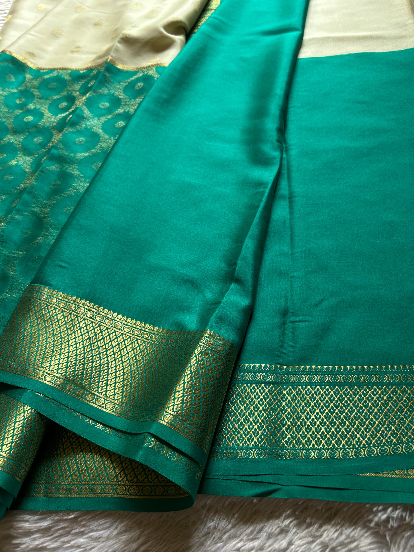 Sparsha (2D) : Brocade Sea green-off white