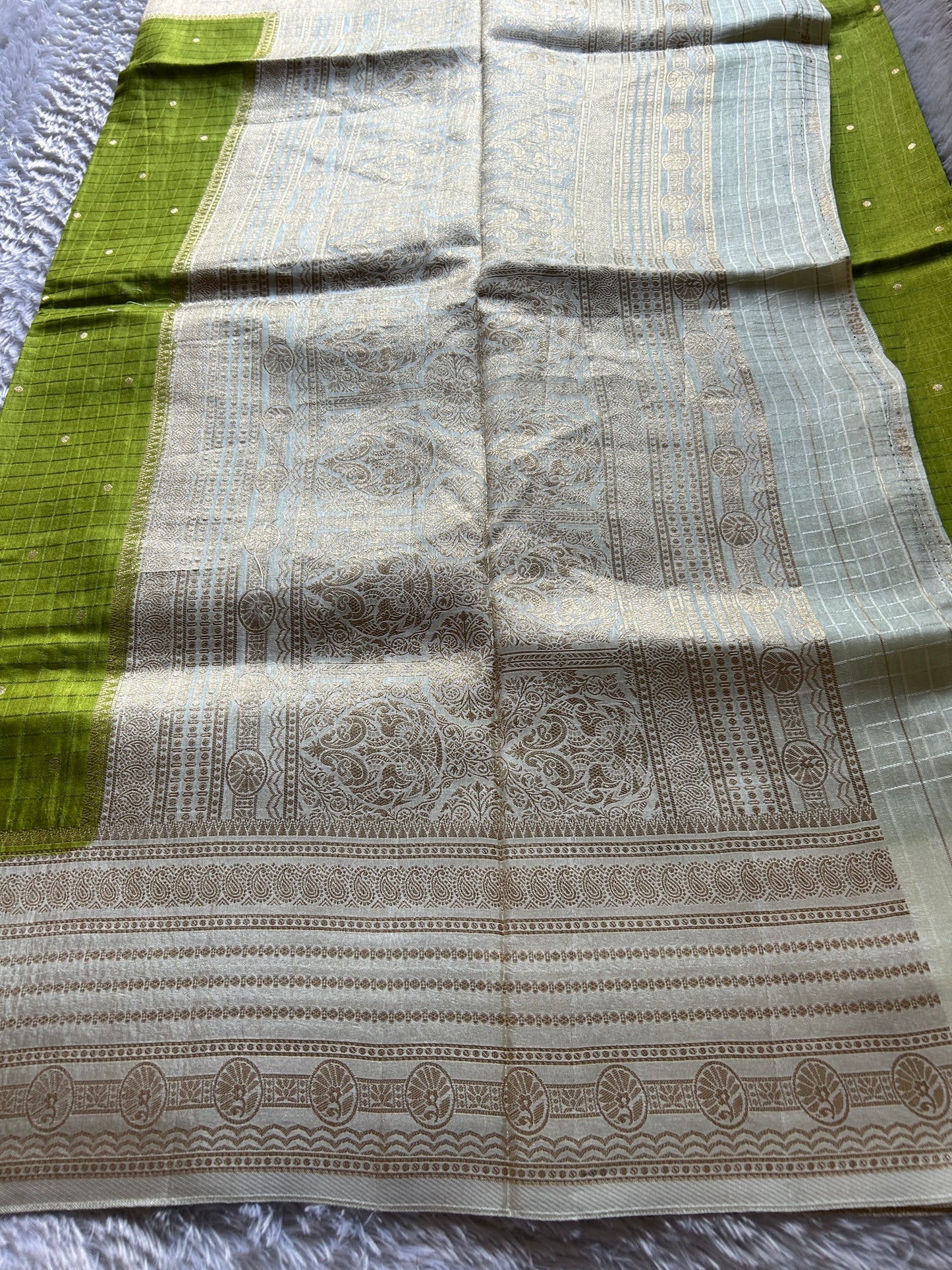 Semi Soft Silk (2D) : Mehendi green-off white