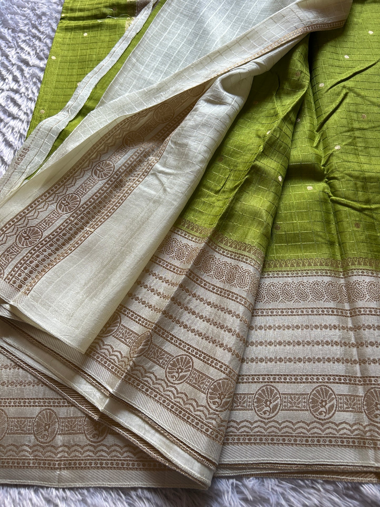 Semi Soft Silk (2D) : Mehendi green-off white