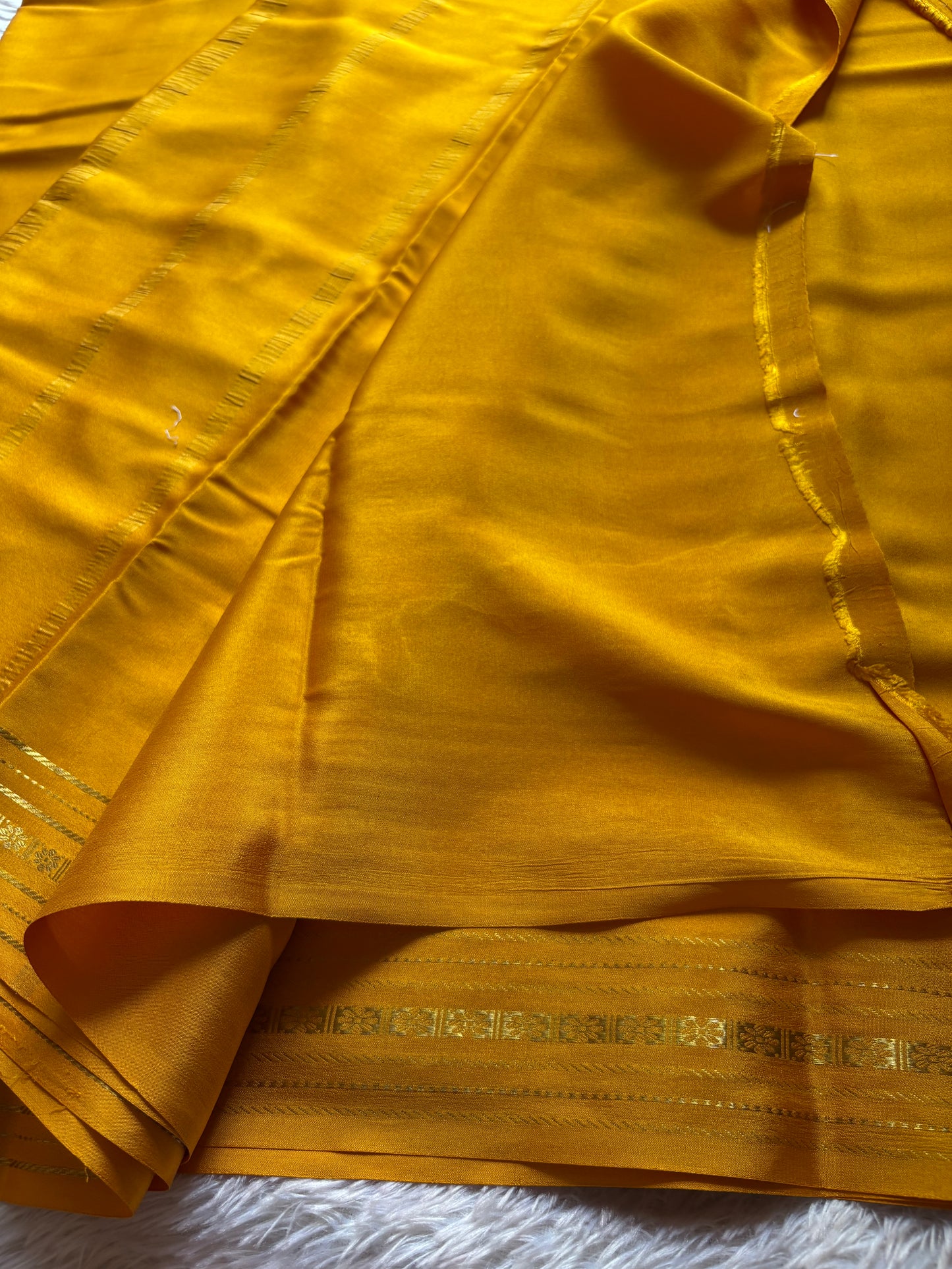 Mallige : Solid Golden yellow