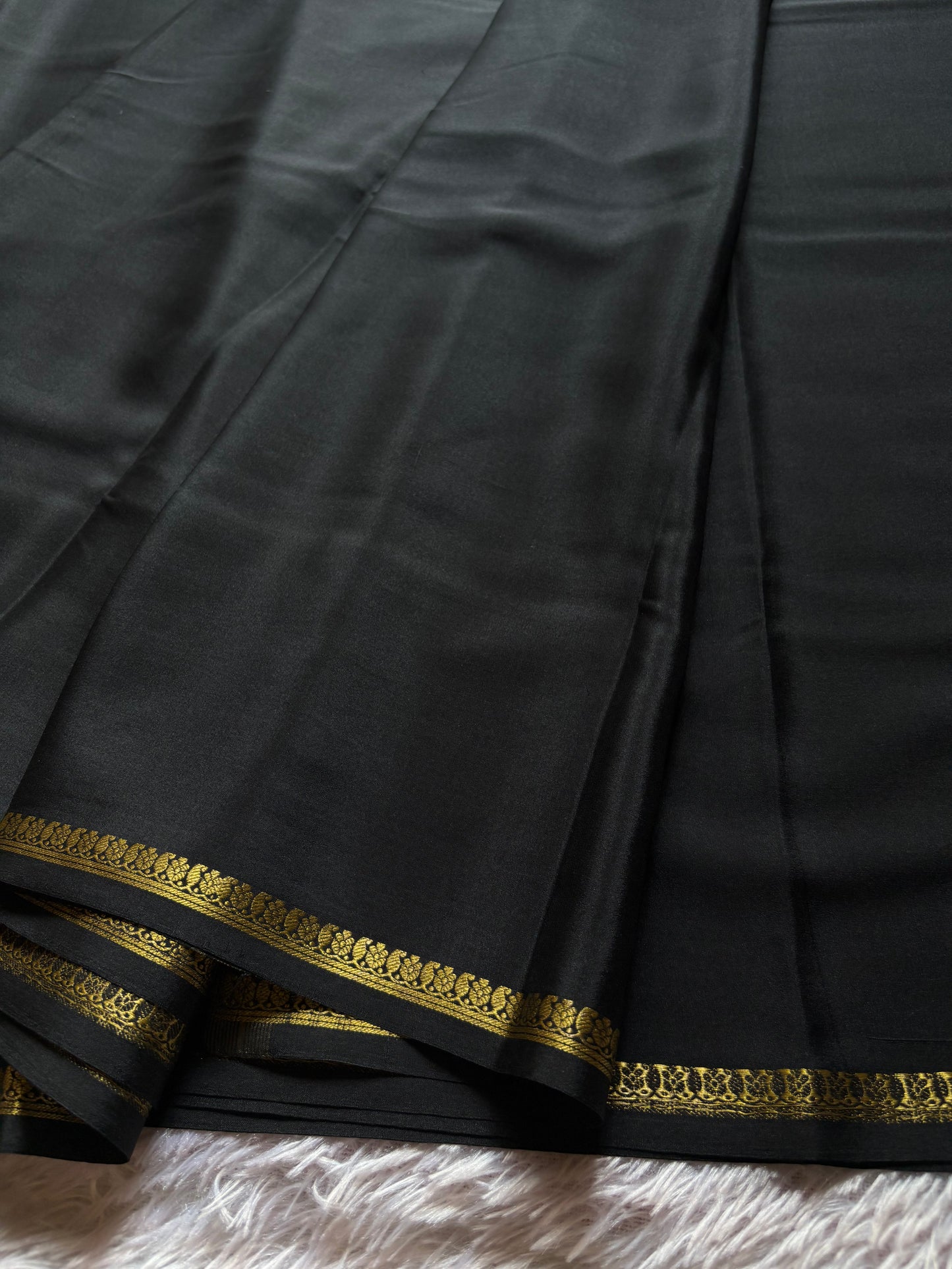 Nitya : Solid Black