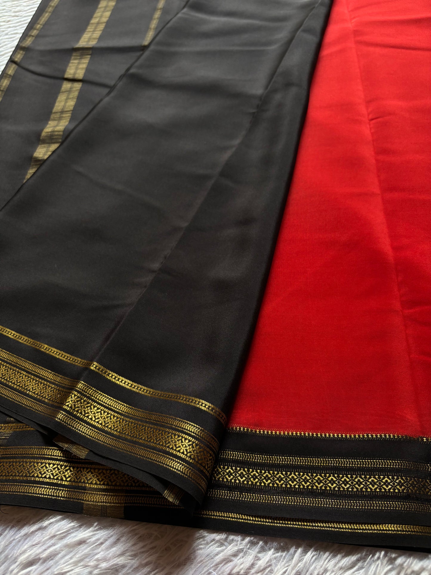 Shailaja (2D) : Red-black