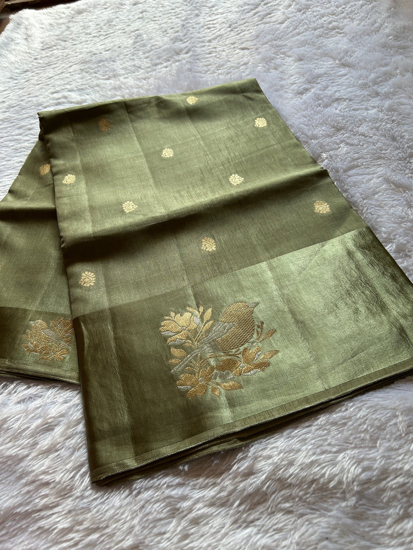 Semi raw mango: Metallic grey