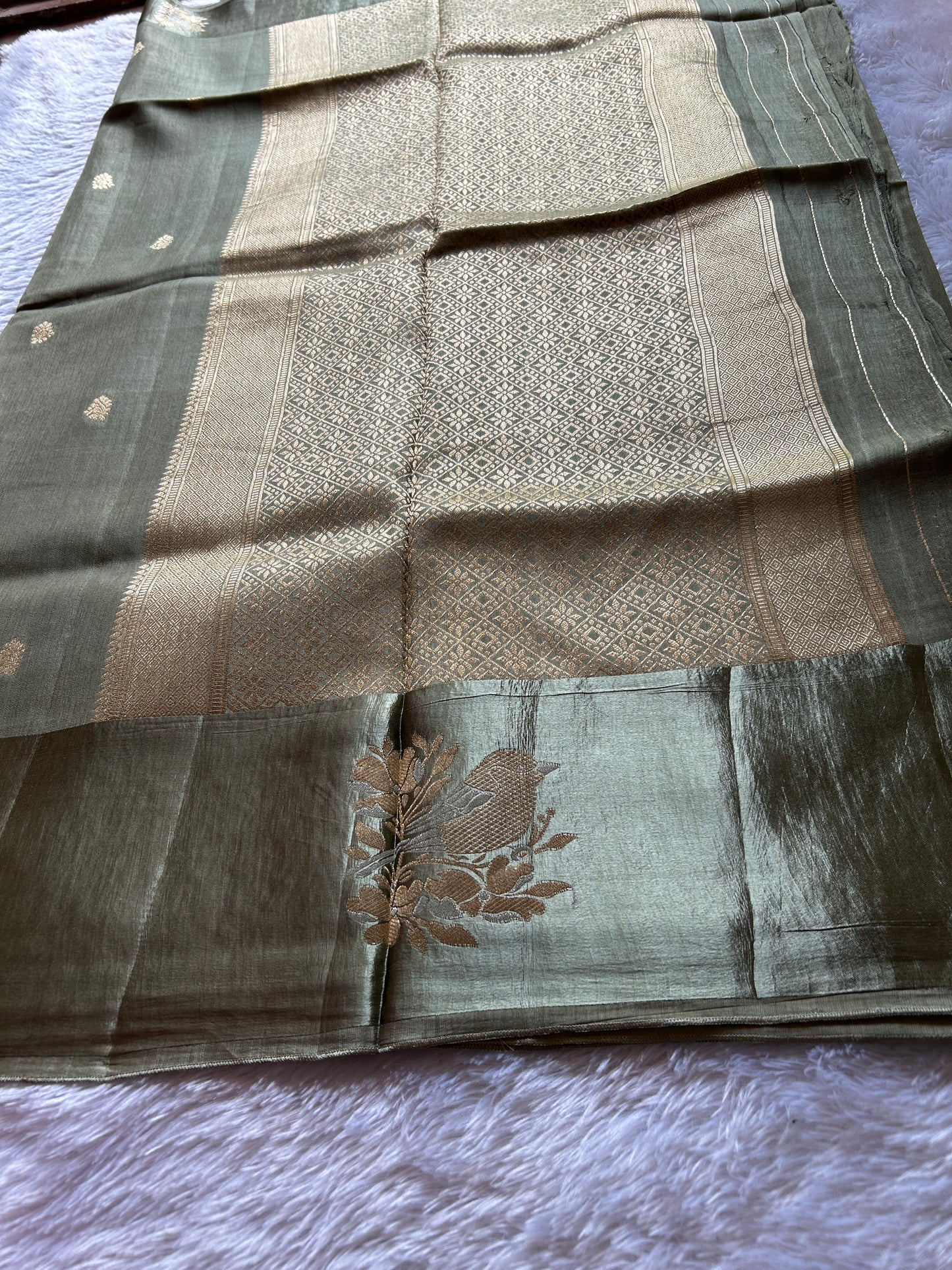 Semi raw mango: Metallic grey