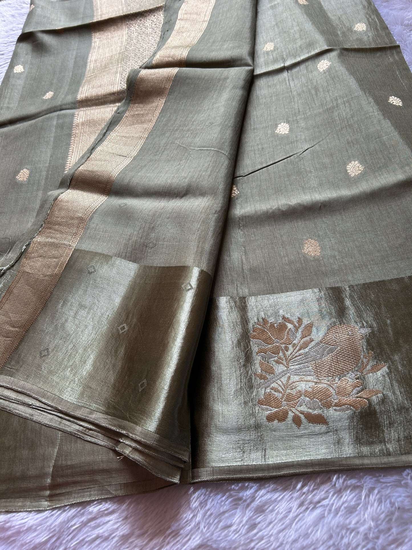 Semi raw mango: Metallic grey