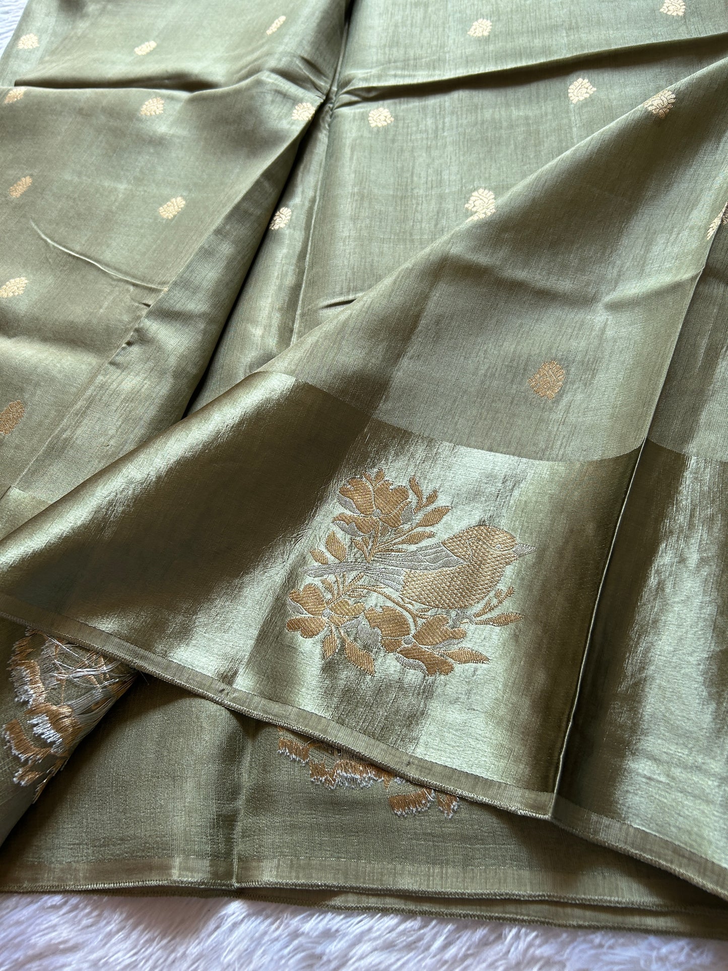 Semi raw mango: Metallic grey
