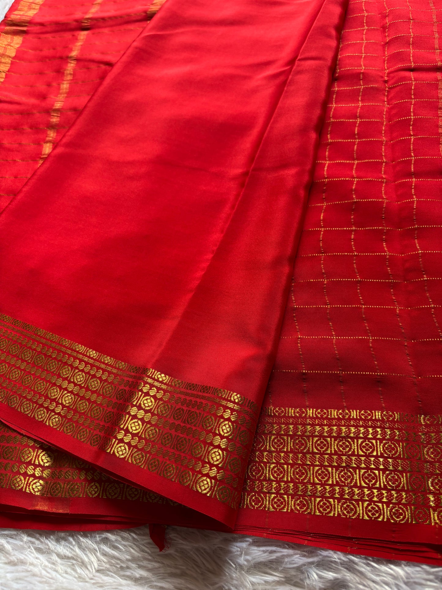 Chinmayi : Solid Red