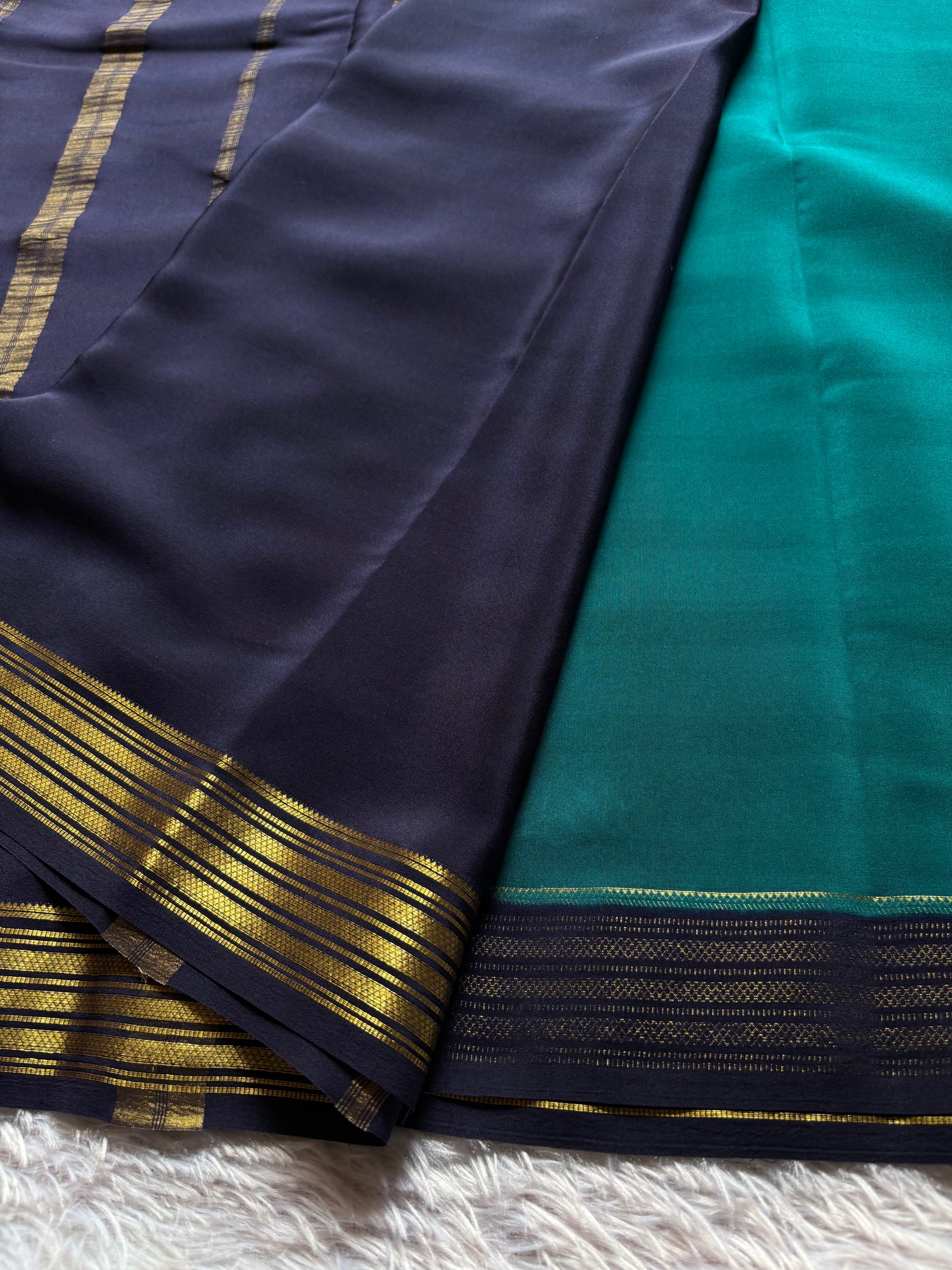 Ananya (2D) : Peacock green-deep blue