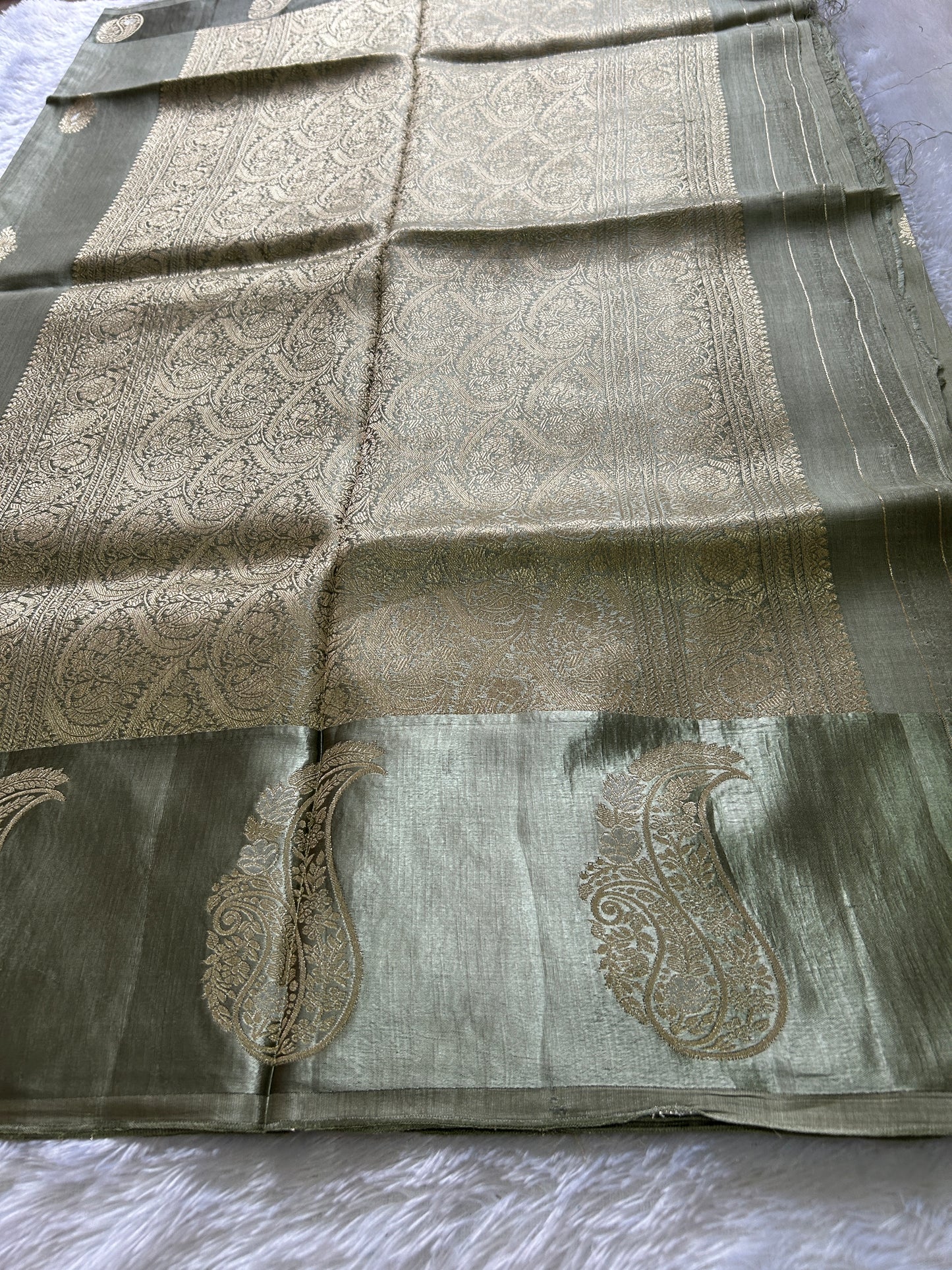 Semi raw mango: Metallic grey