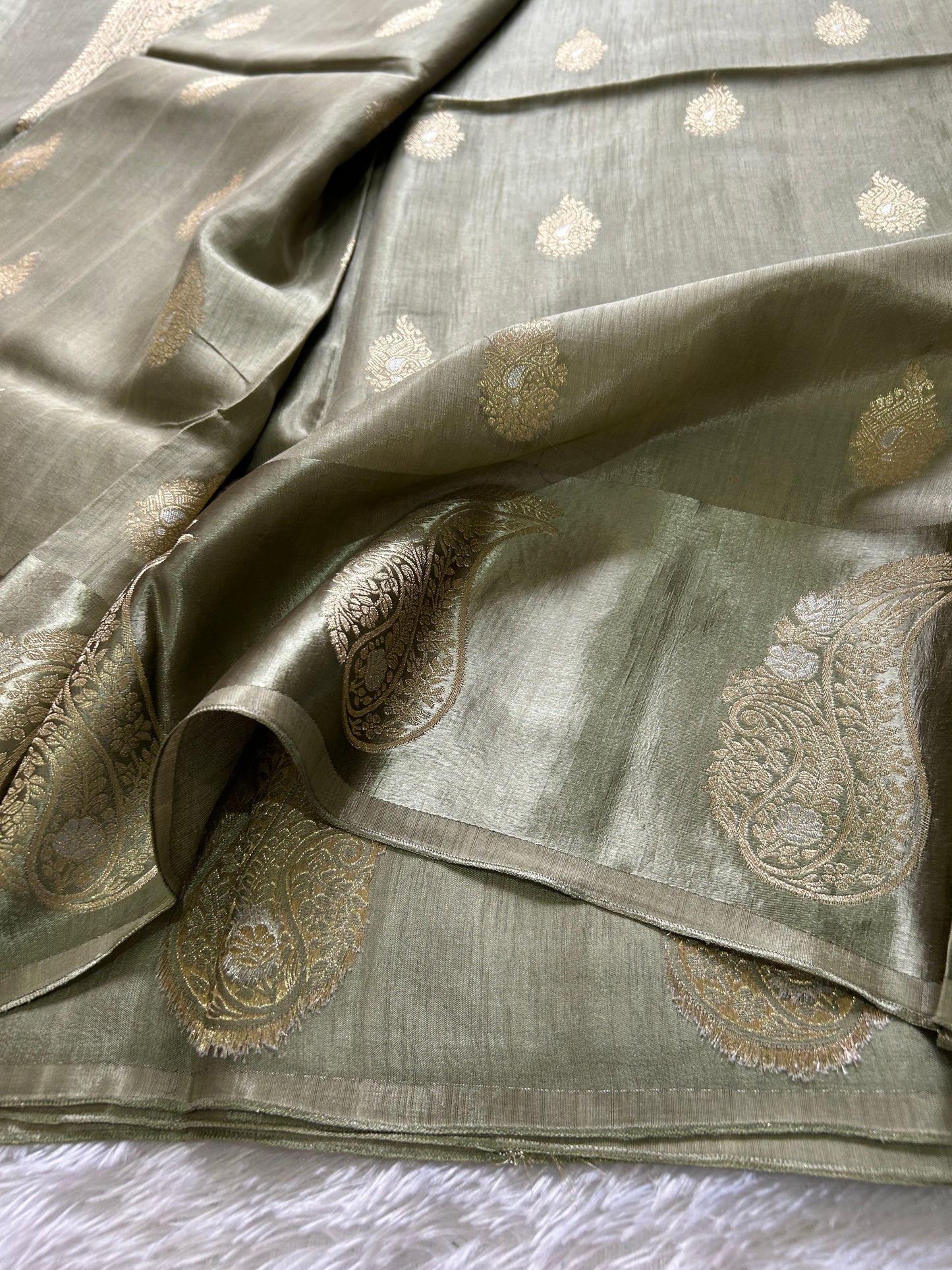 Semi raw mango: Metallic grey
