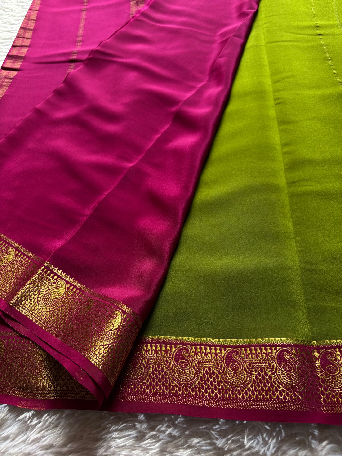 Swarna (2D) : Mehendi green-rani pink