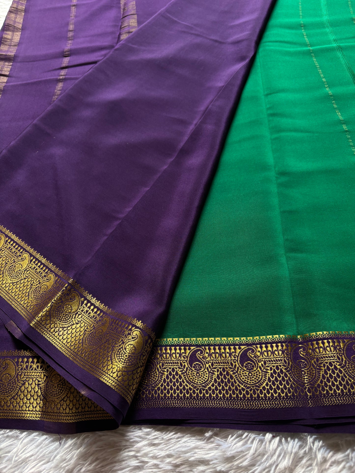 Swarna (2D) : Emerald green-deep violet blue