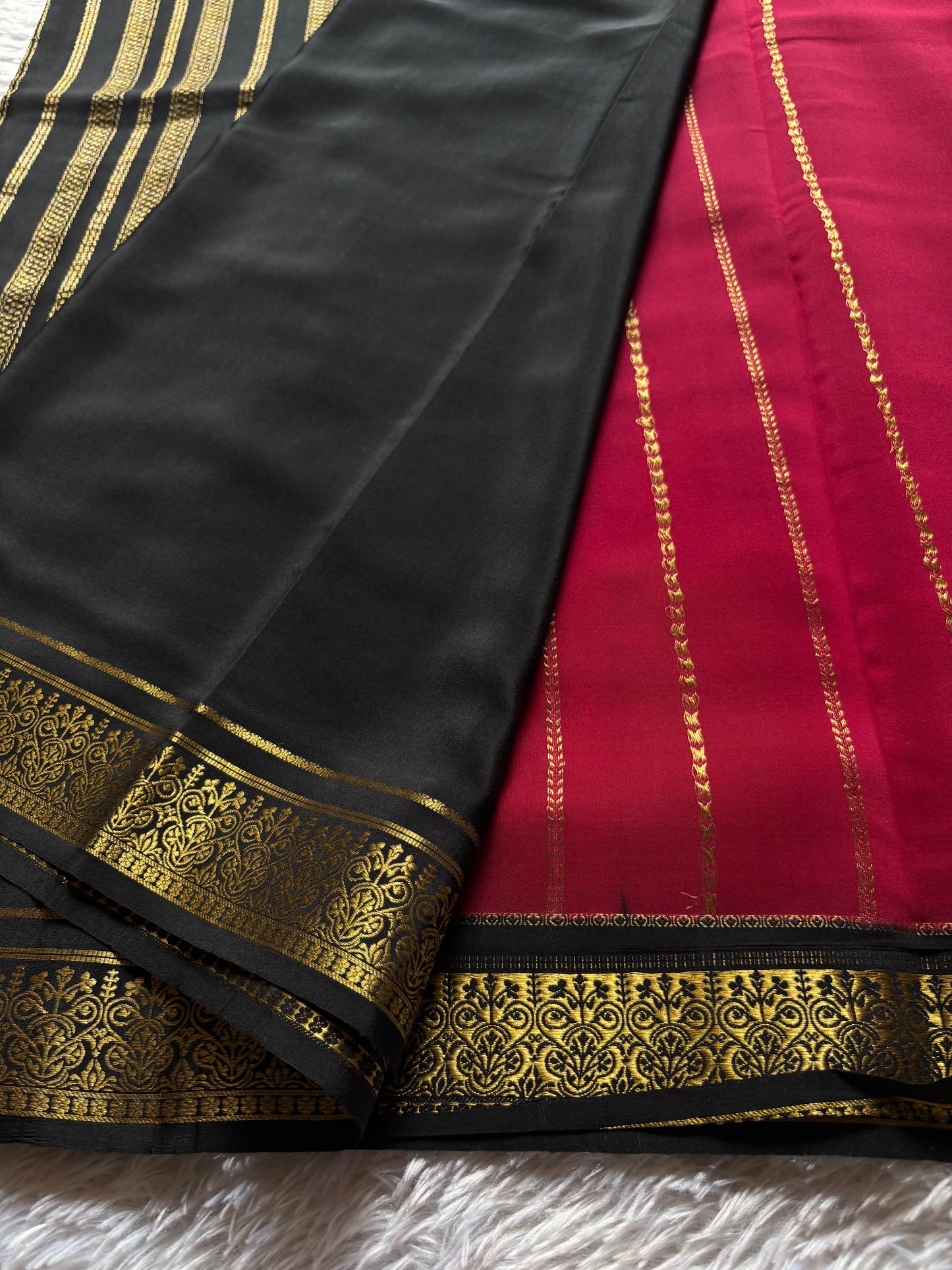Anila (2D) : Dark red-black