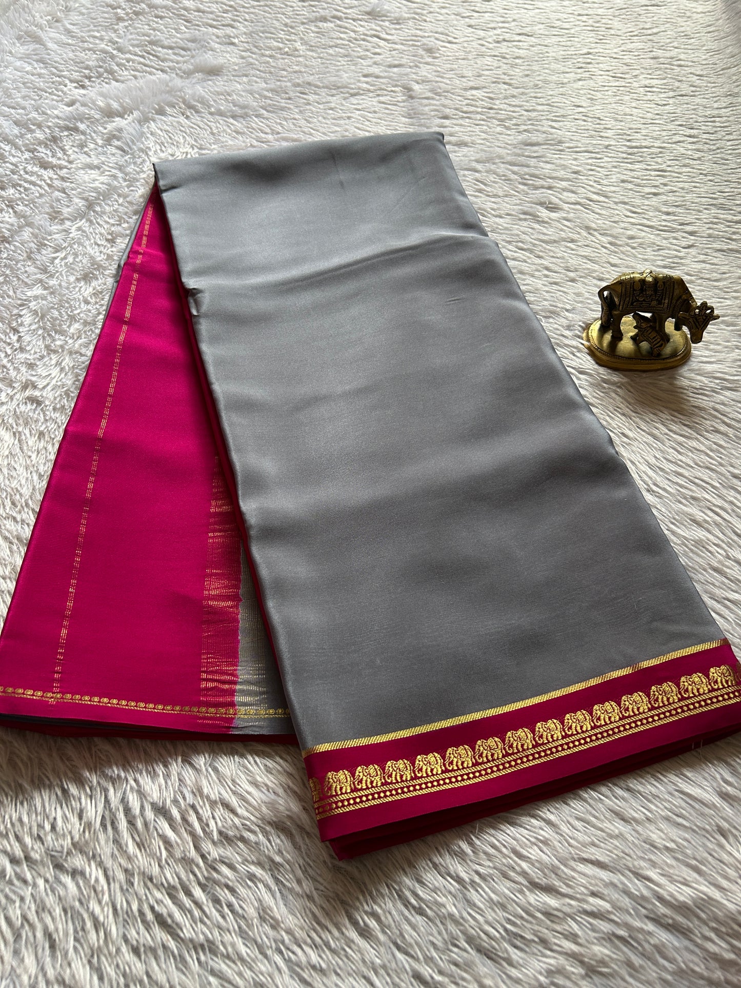 Gowri (2D) : Silver grey-pink